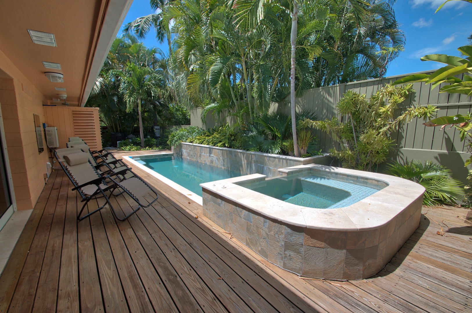 Pool and Jacuzzi Villa de Palmas Key West
