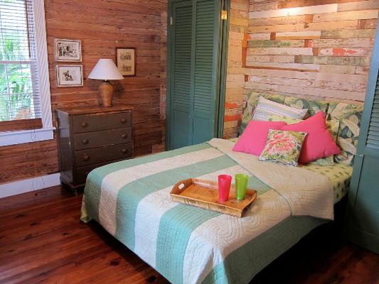 Den with built in murphy bed