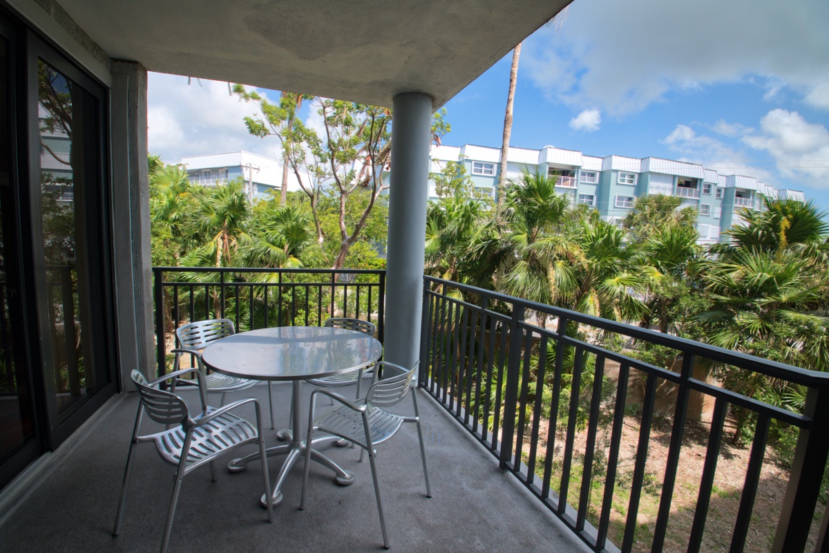 Balcony Vista Fresco at 1800 Atlantic