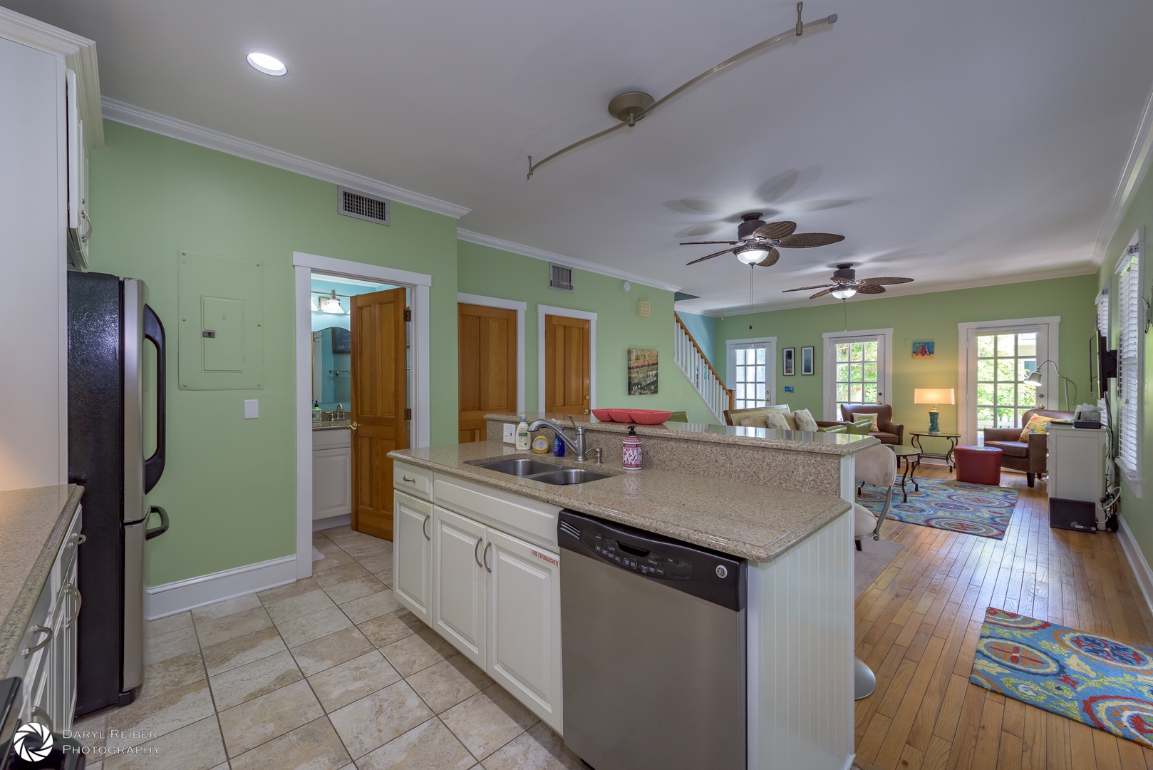 Full Kitchen with breakfast bar