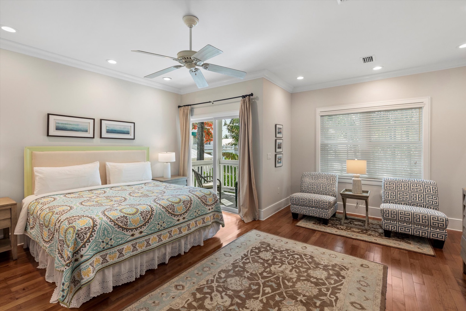 Main bedroom - King - Upstairs