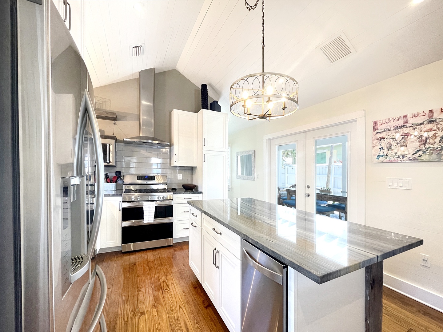 Full Kitchen with island