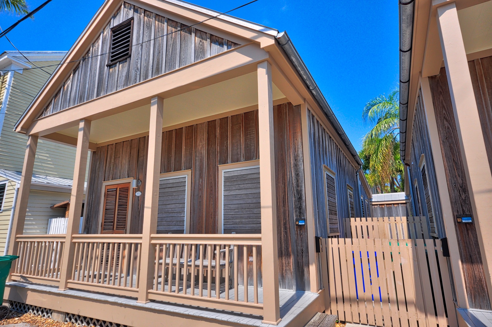 Outside View Living Room Pete's Cottages Key West