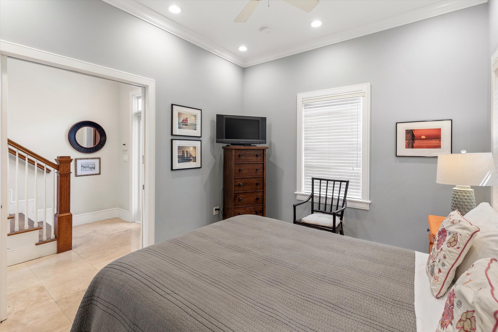 1st bedroom - Queen - downstairs