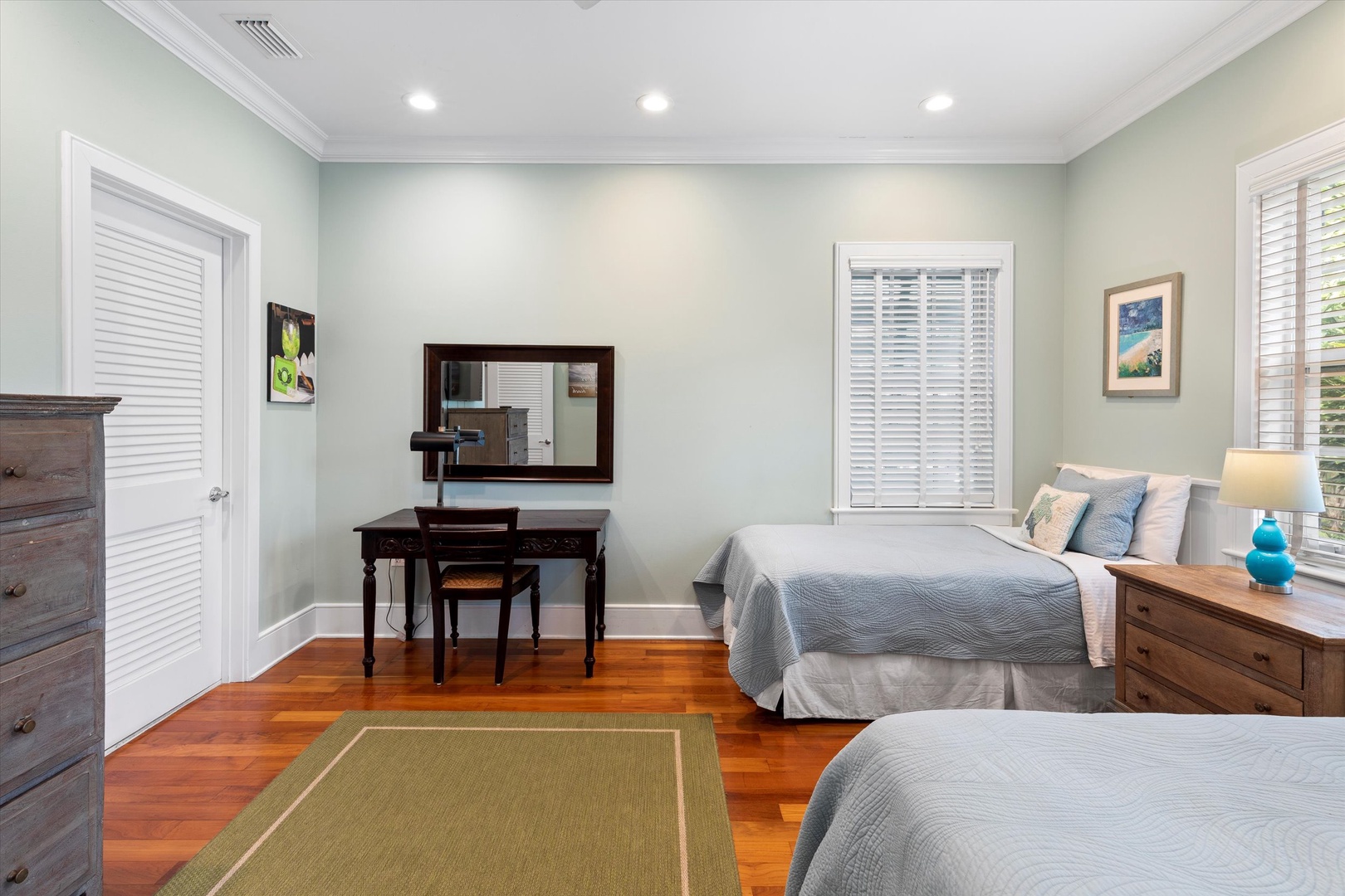 3rd bedroom - 2 Twins - upstairs