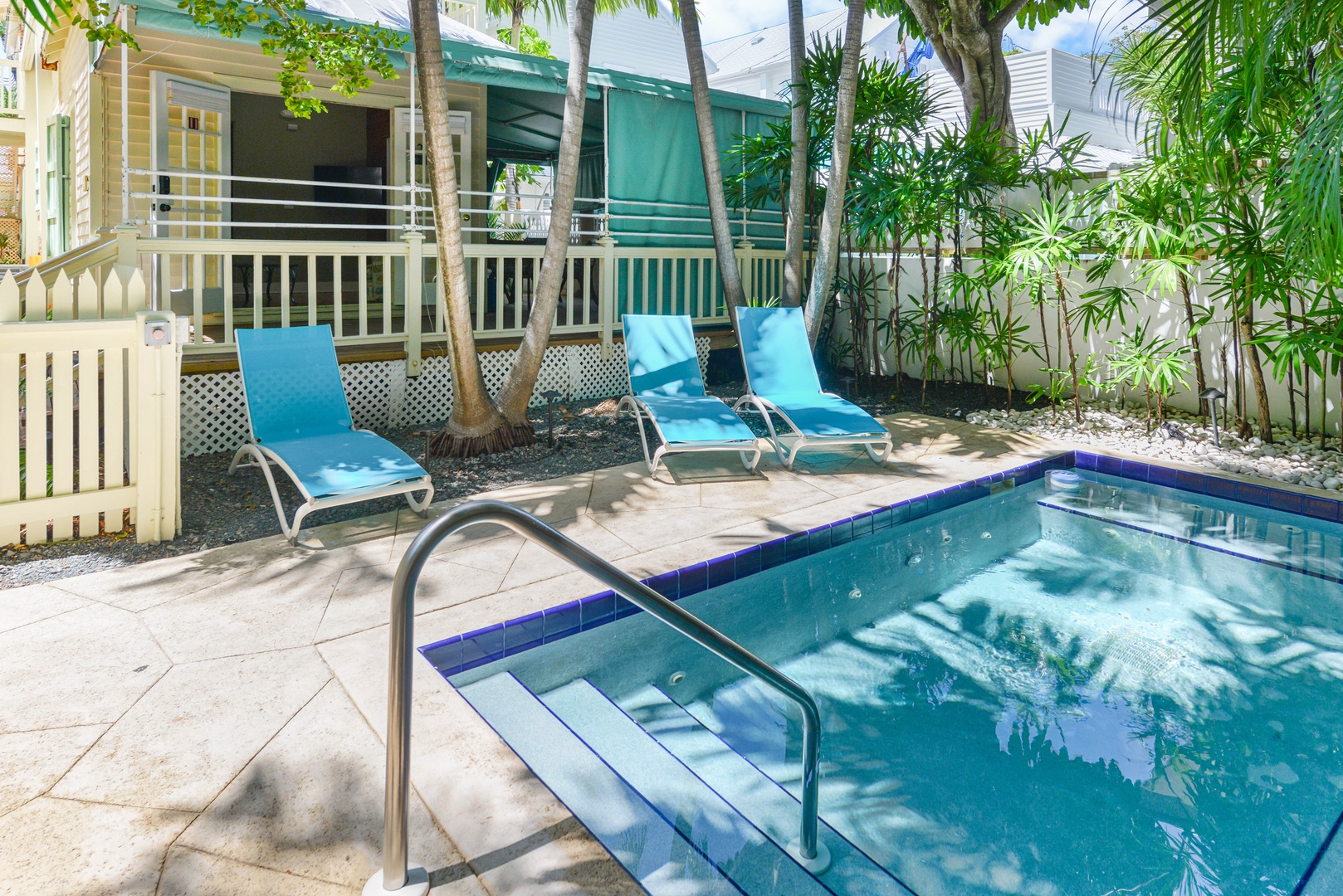 31_Poolside Hide-away
