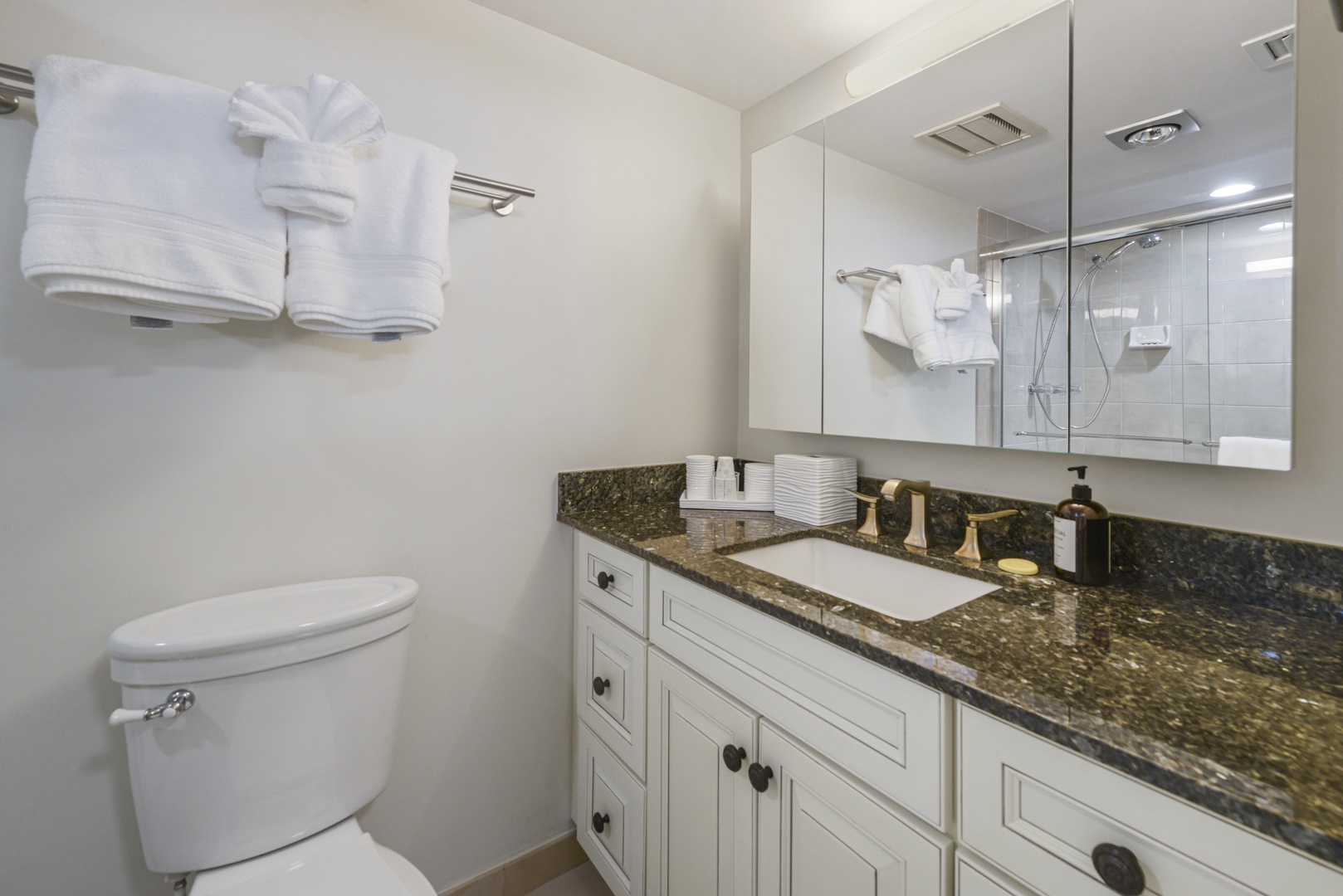 Key West Beach Club Paradise Penthouse #401 Front Bathroom