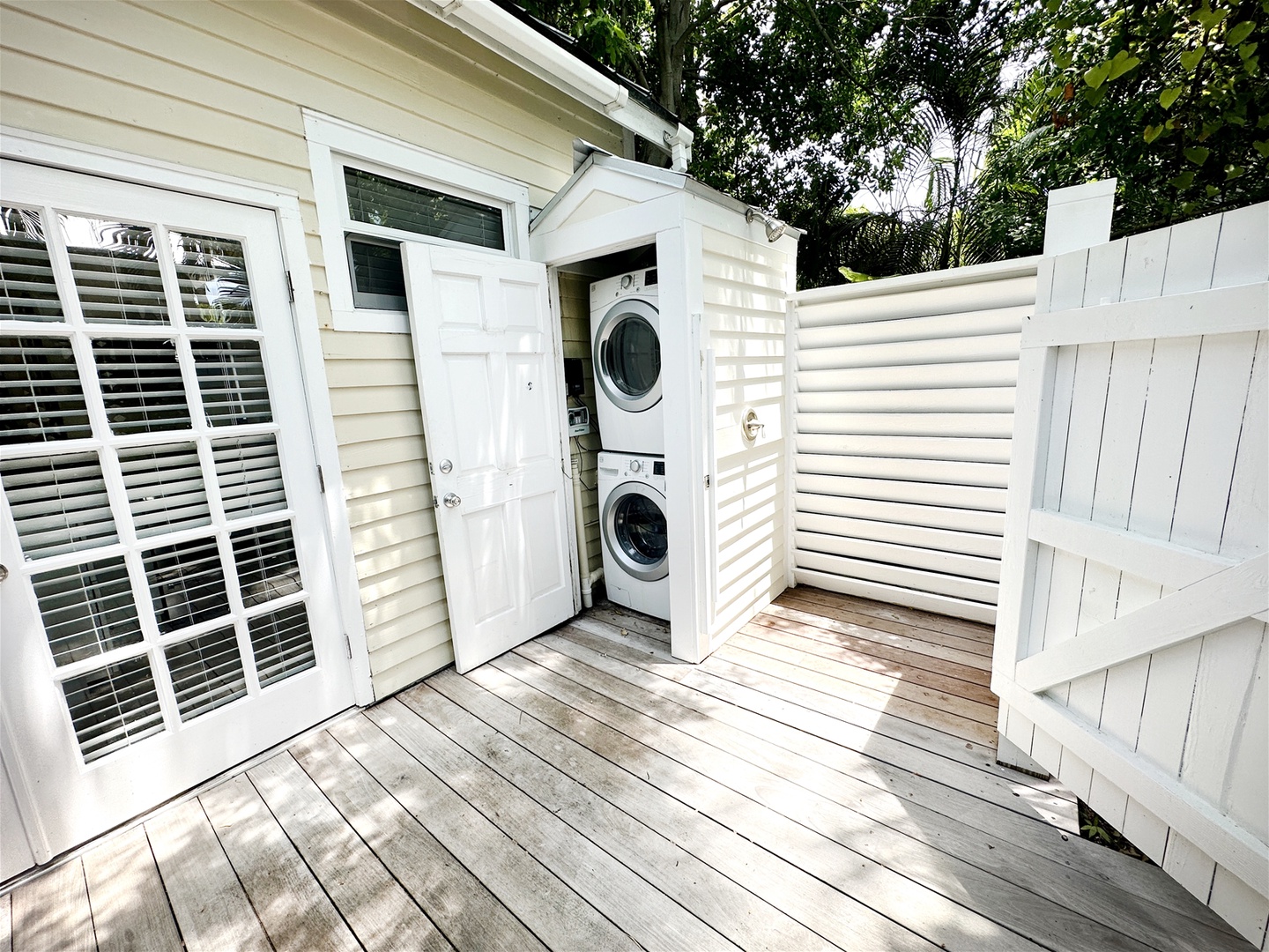 outdoor-shower-laundry