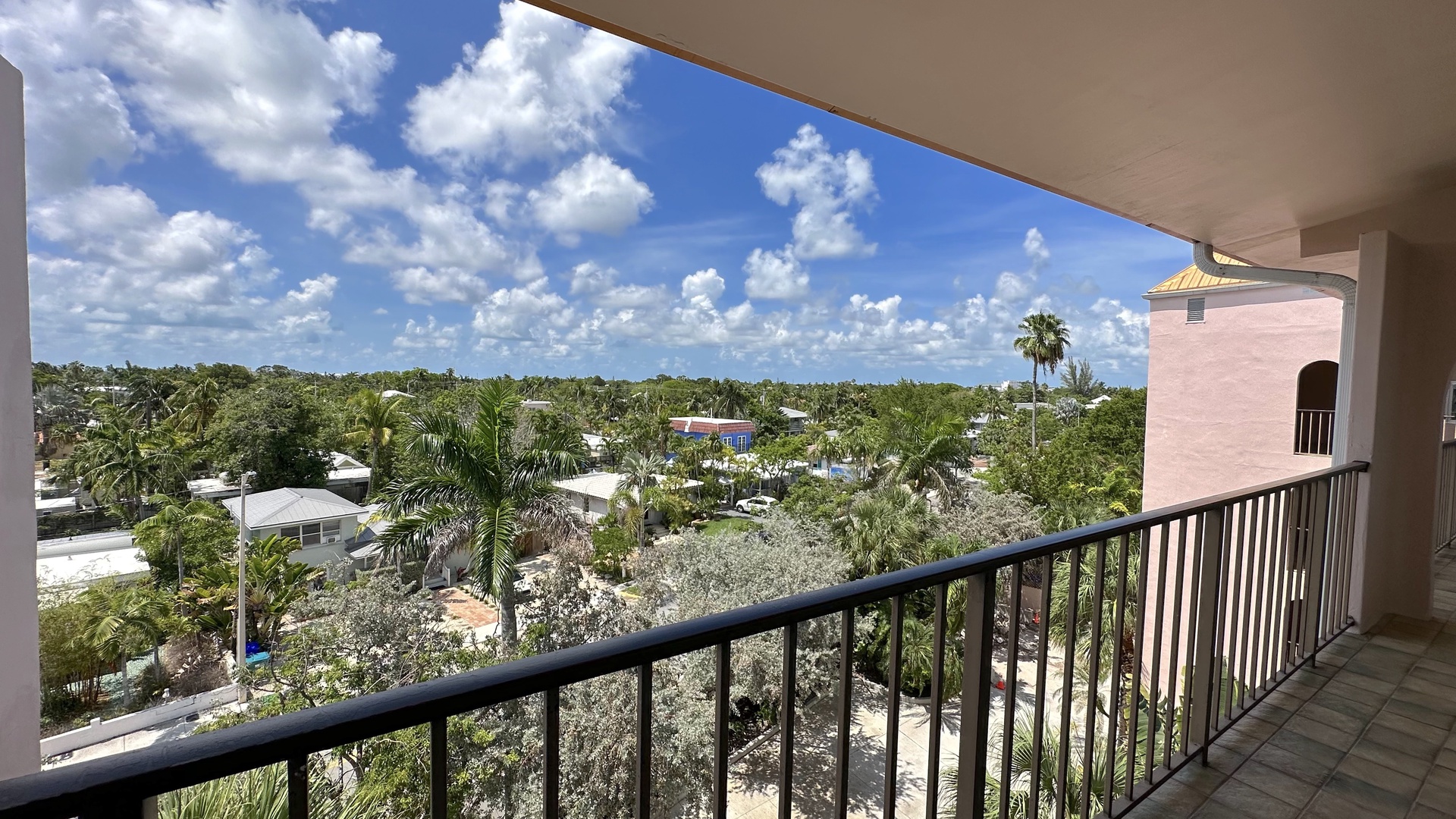 Front Entry Walkway View to the north Key West Beach Club Paradise Penthouse #401