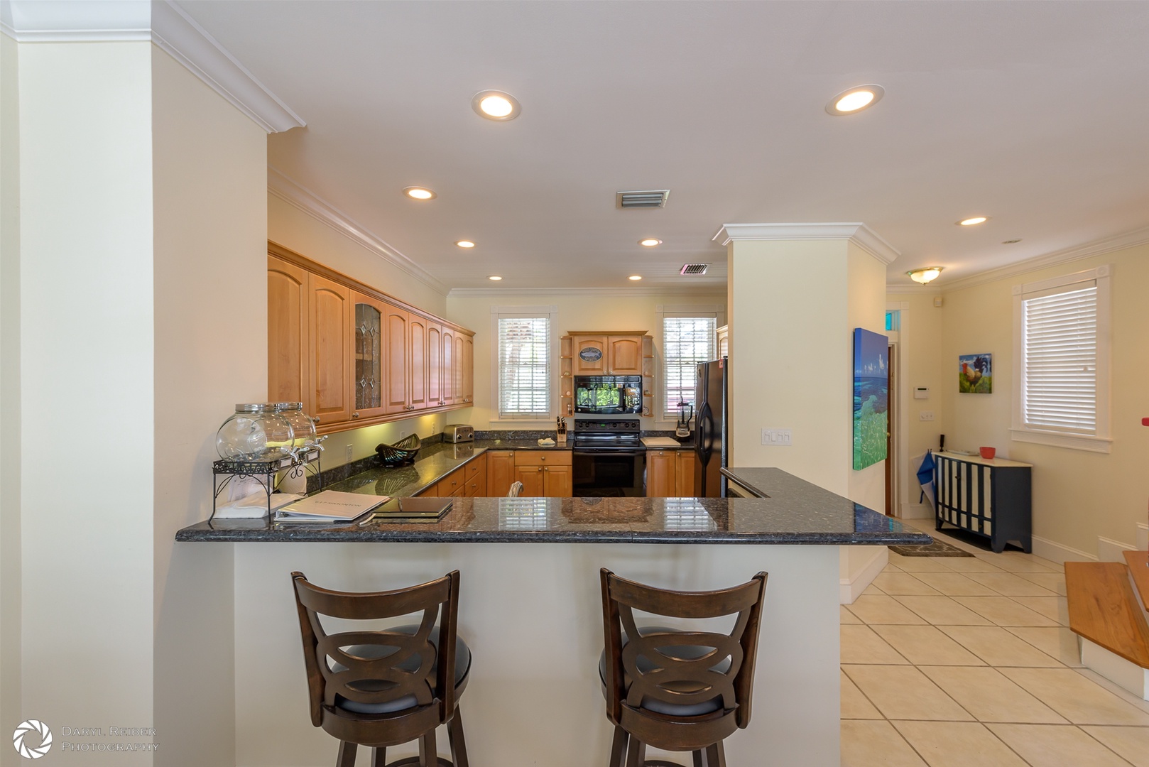 Kitchen with breakfast bar