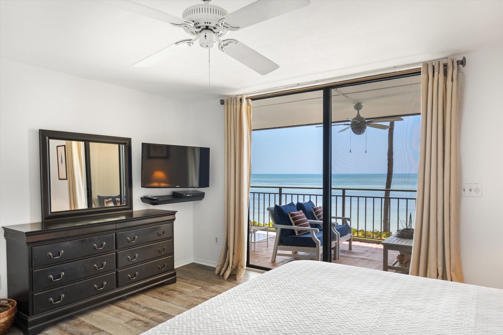 Primary bedroom/Balcony with oceanfront view