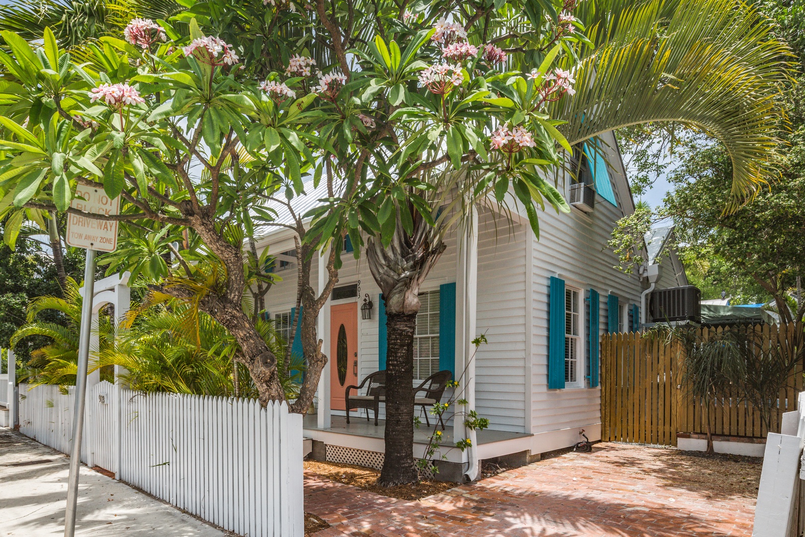 Driveway Private Parking at Bahama Dreams Key West