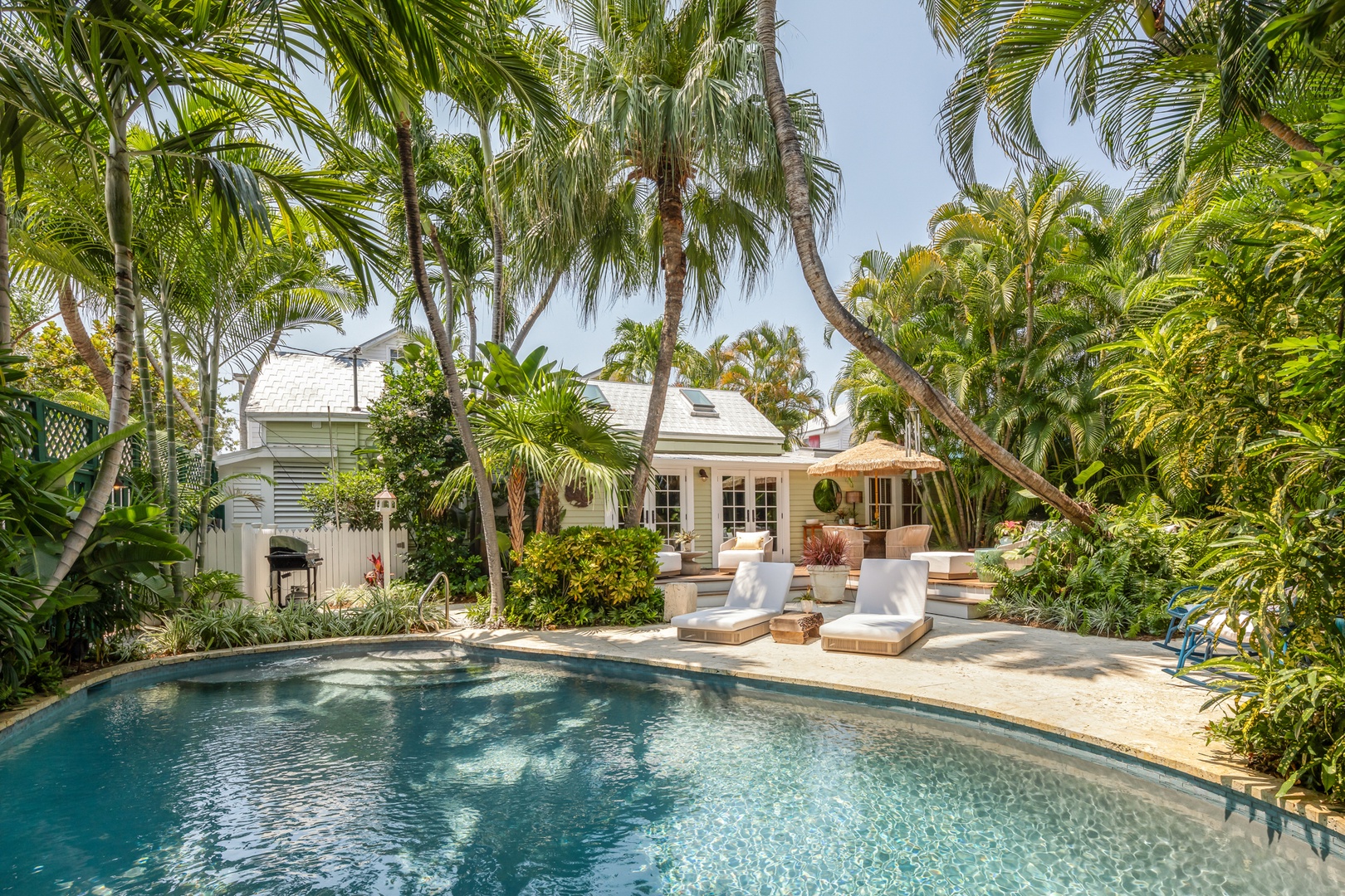 Stunning pool & Garden area