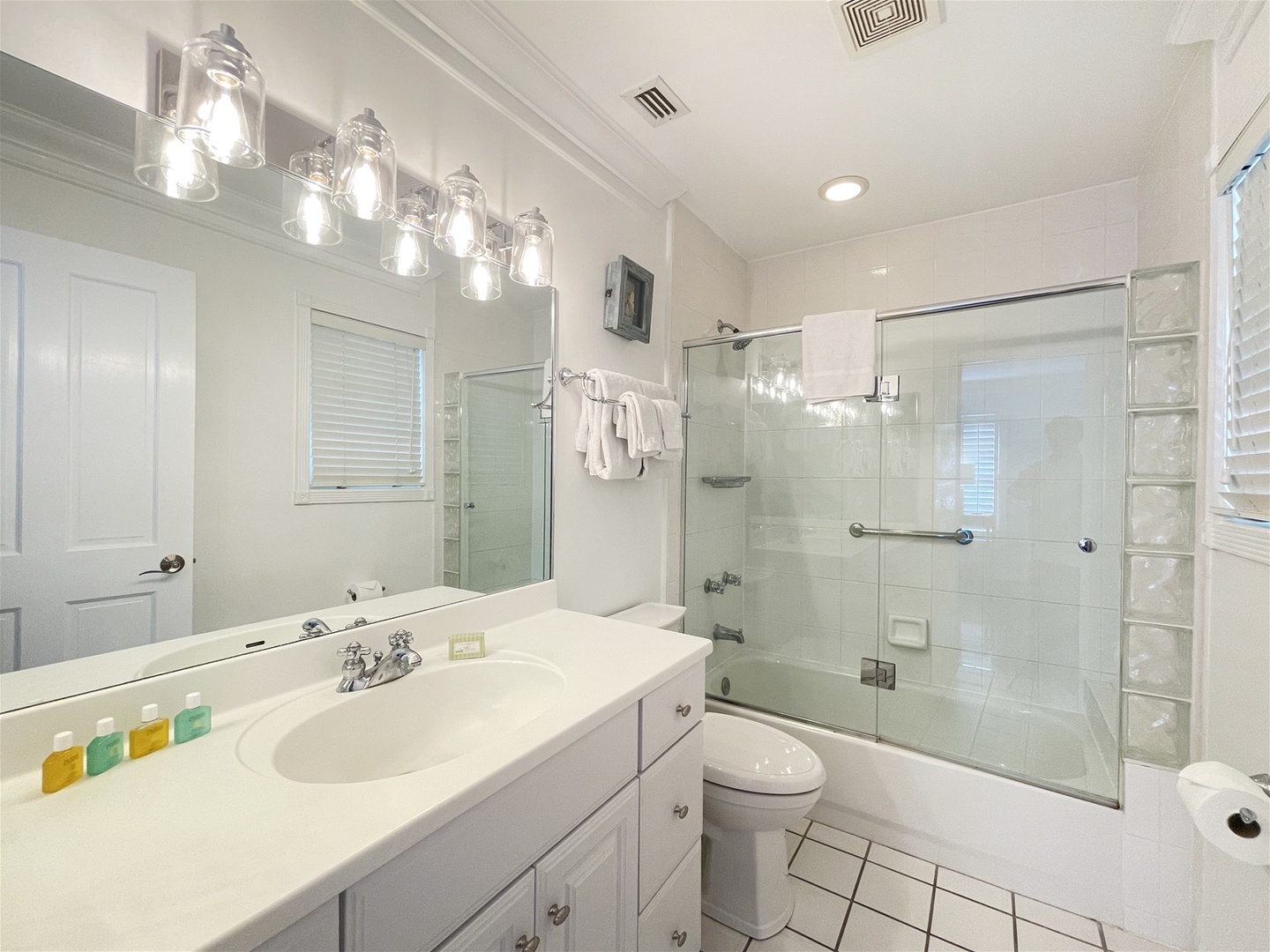 1st Bathroom ensuite