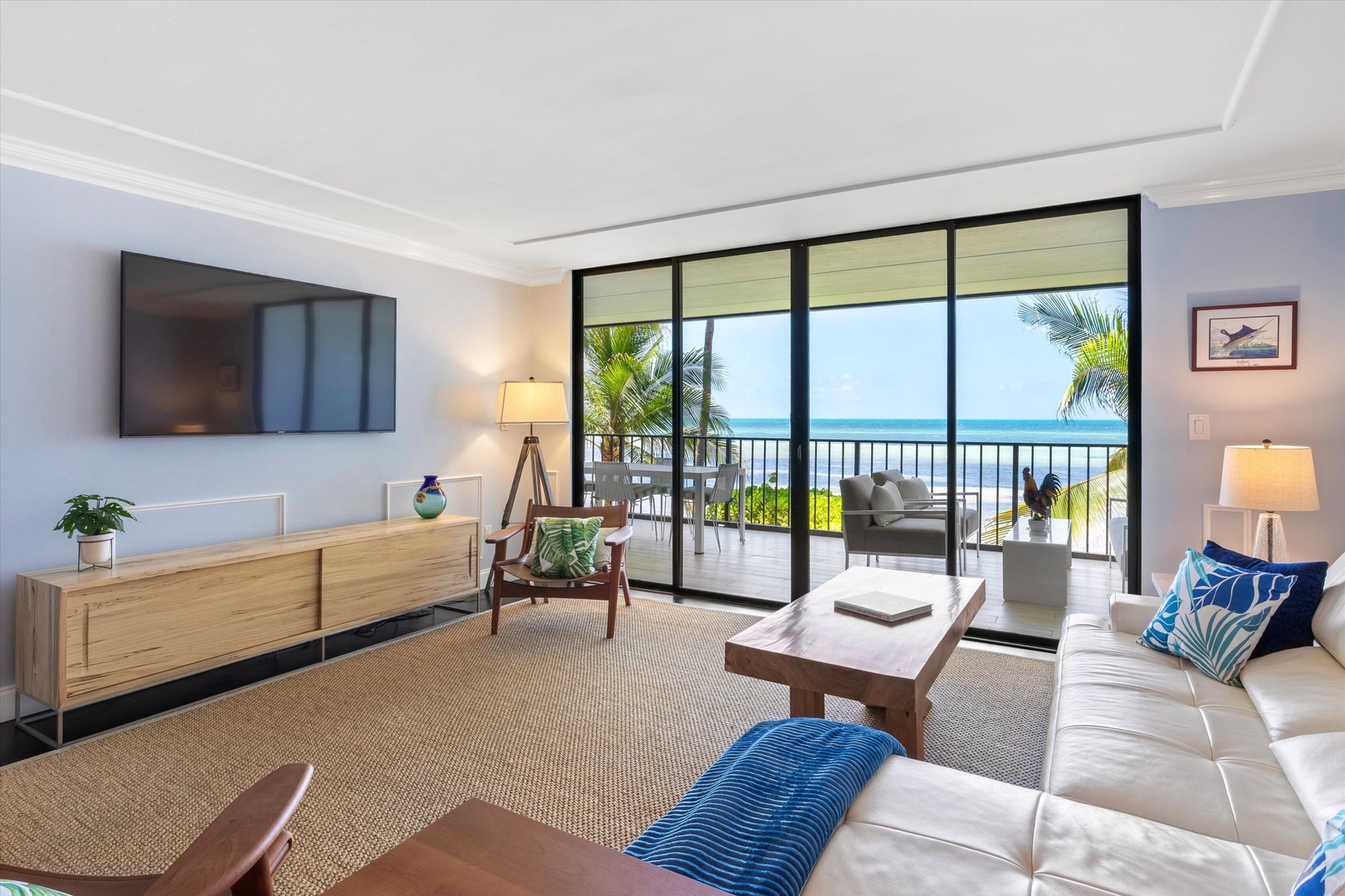 Living room/ balcony