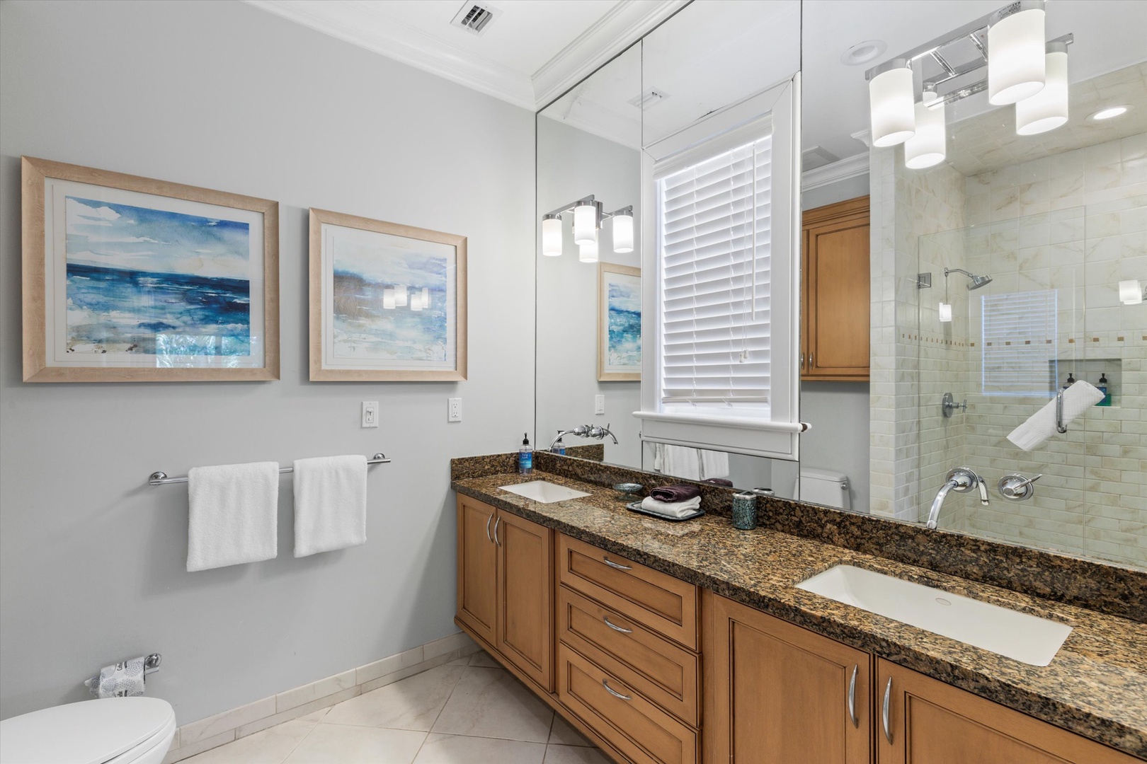 Main ensuite bathroom