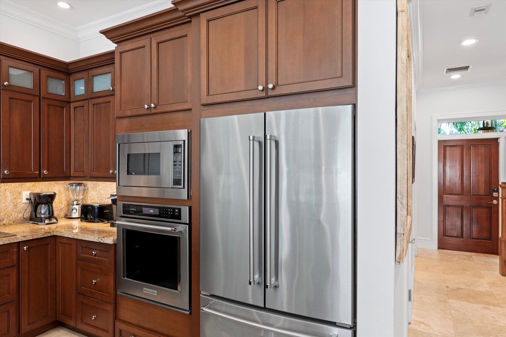 Full kitchen