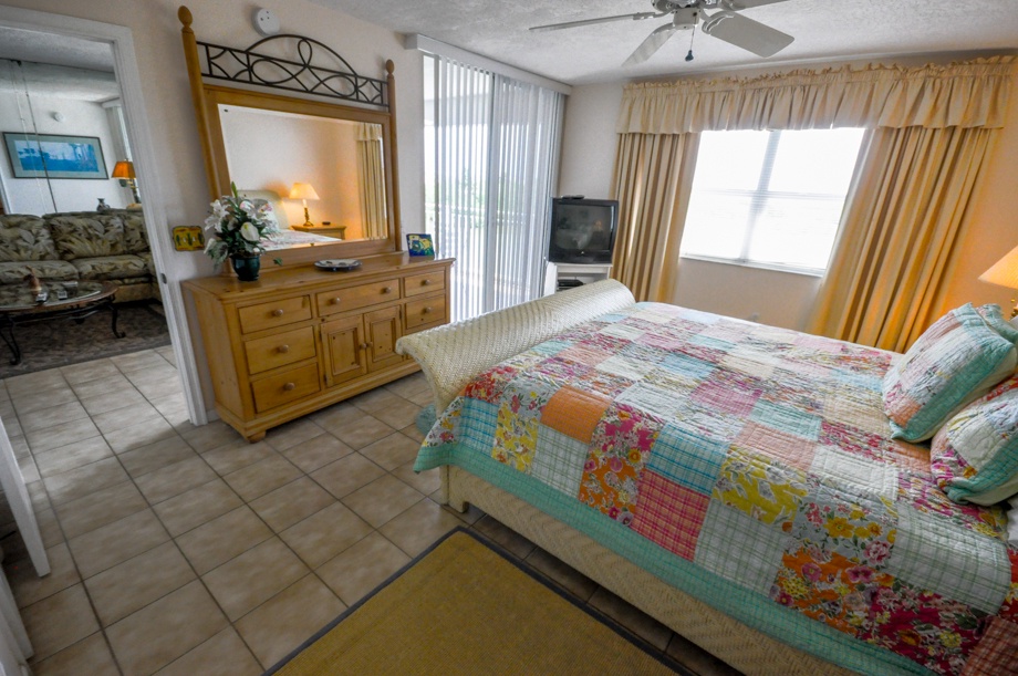 La Brisa Key West #303 W Main Bedroom