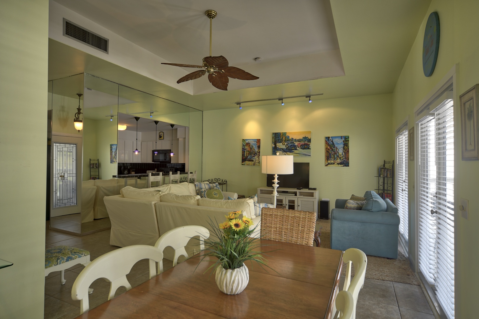 Dining Area Courtyard Condo @ Duval Square Key West