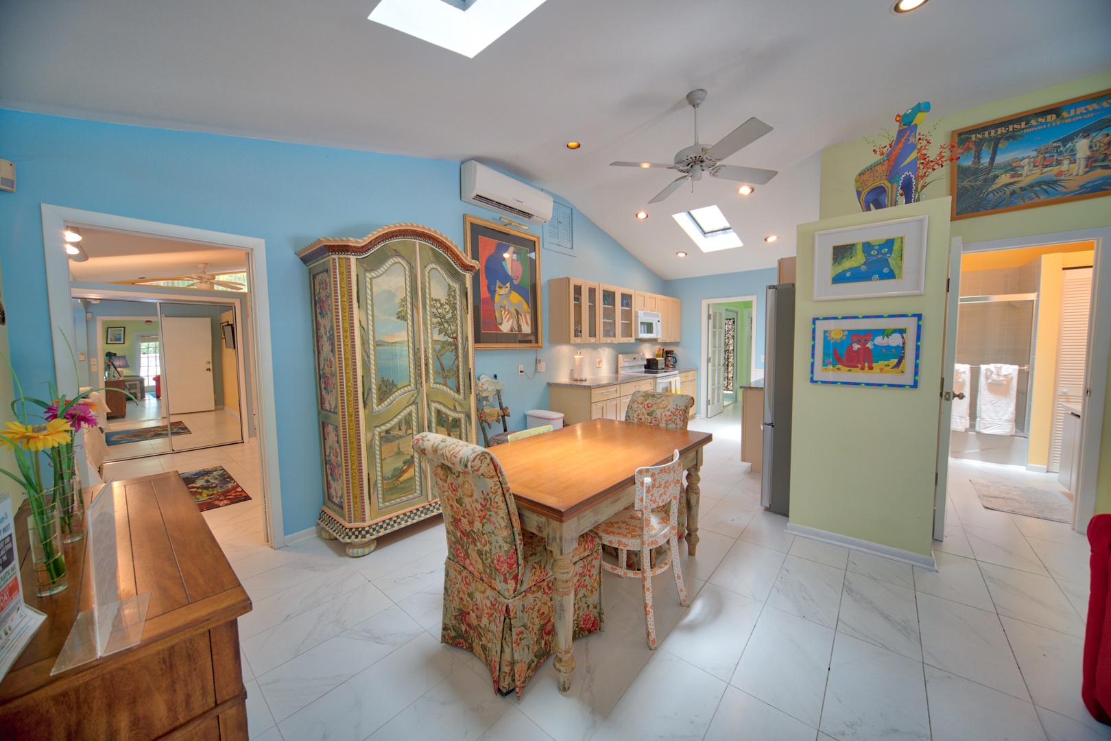 South Street Cottage  Dining Area