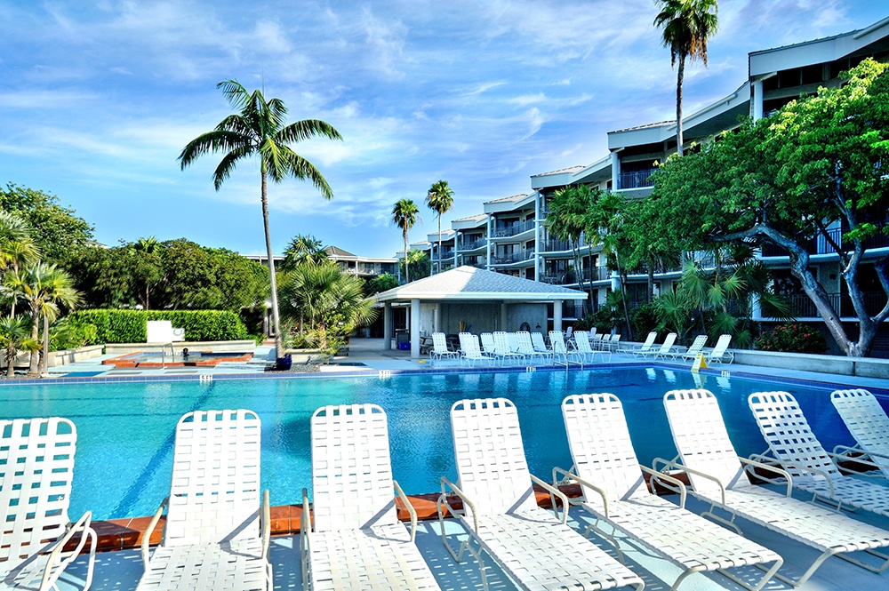 Pool & Jacuzzi Area Vista Fresco at 1800 Atlantic