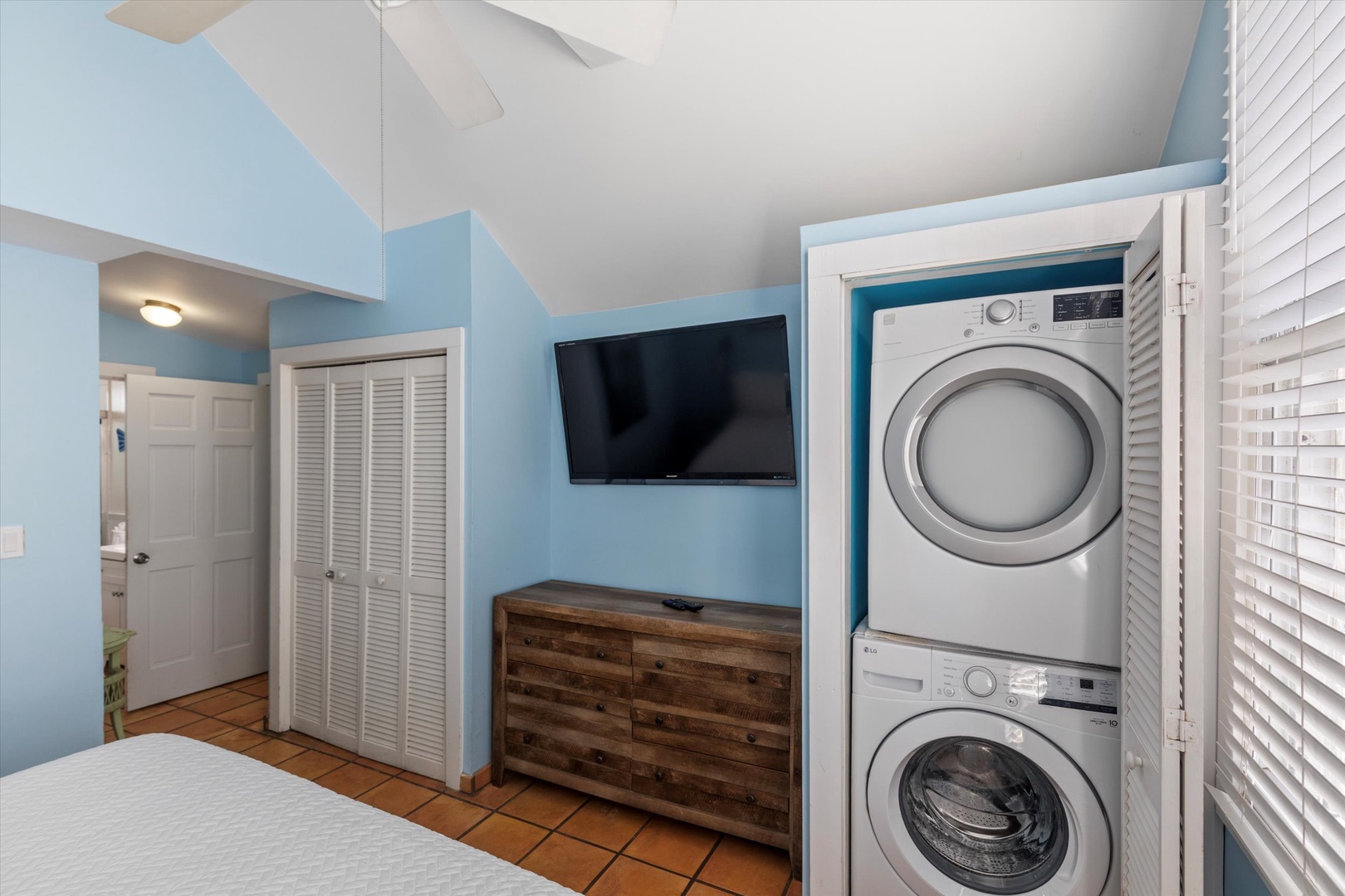 1st Bedroom with washer and dryer