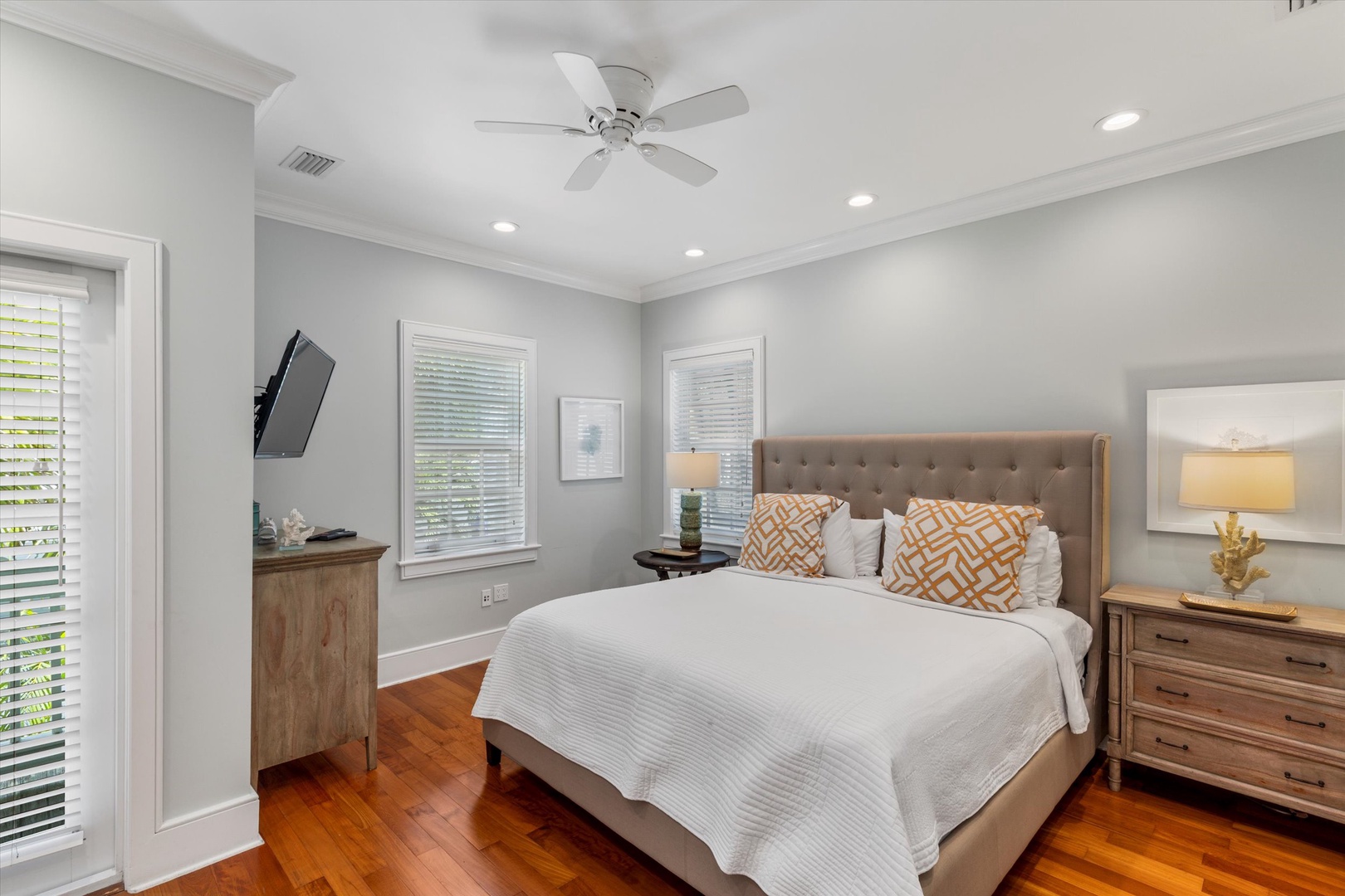 3rd bedroom - King- upstairs