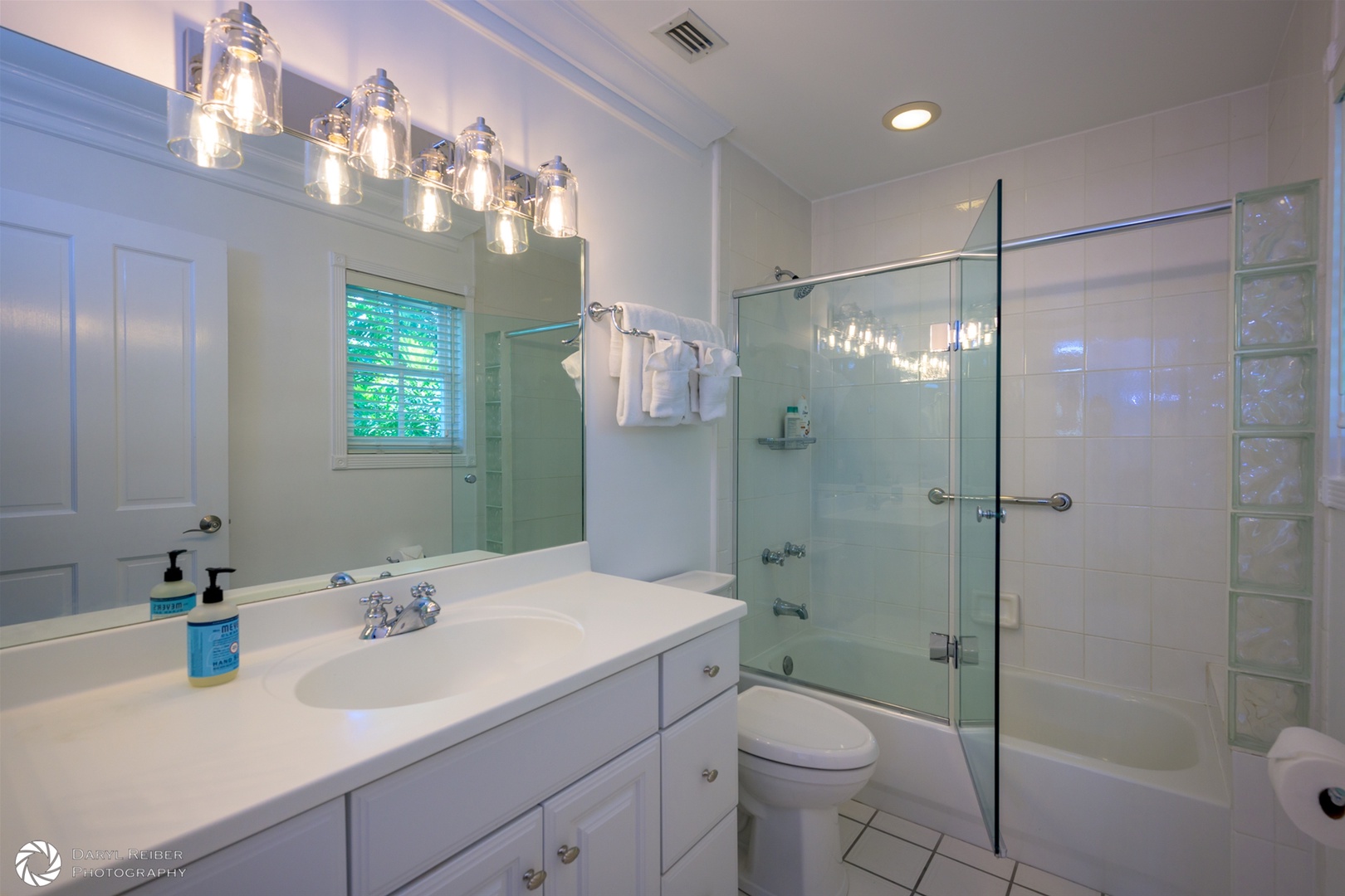 1st Bathroom ensuite