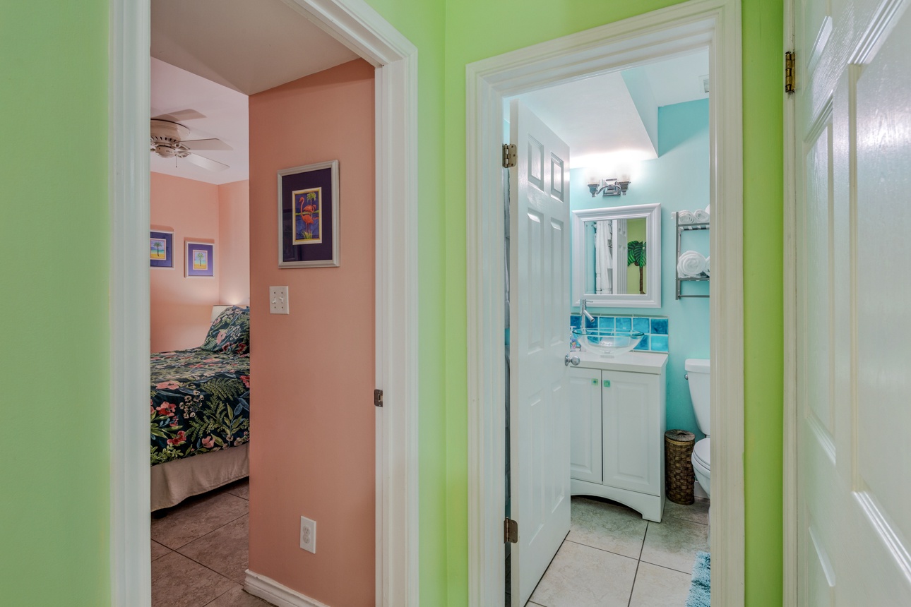 Hall Bathroom Shipyard Palms @ Truman Annex