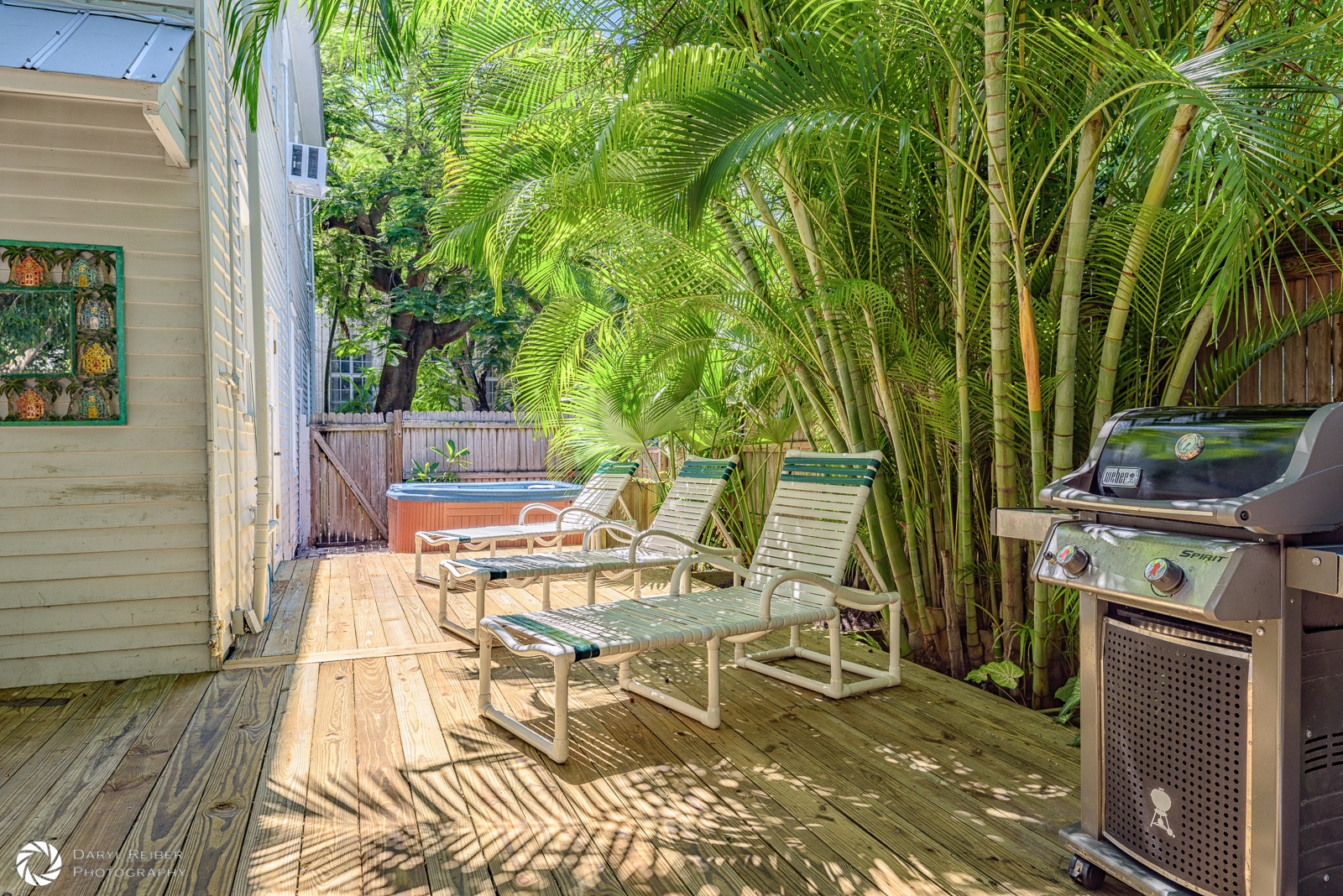 Private deck with lounge chair seating