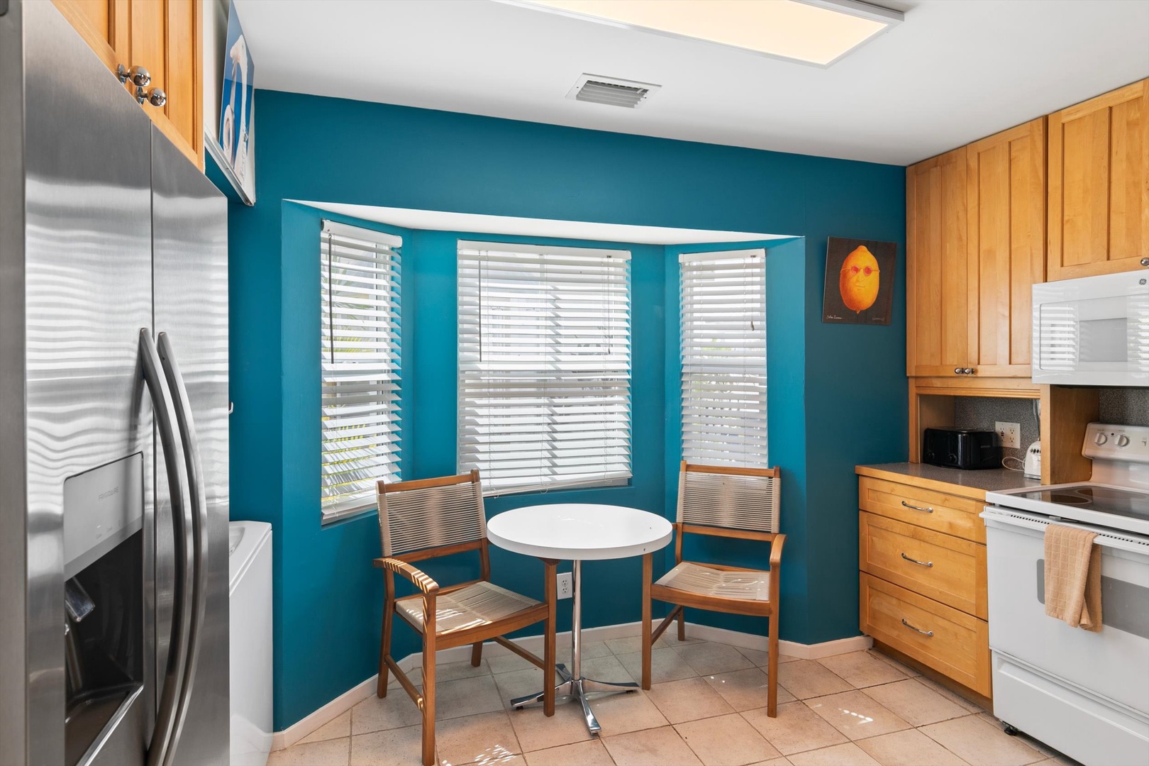 Kitchen sitting area to sit and relax while you prepare a meal for your family