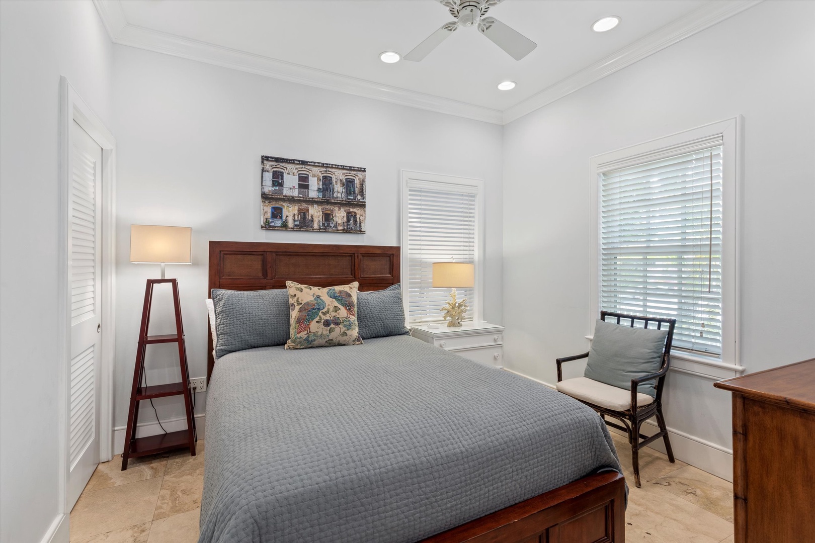 1st bedroom - Queen - downstairs