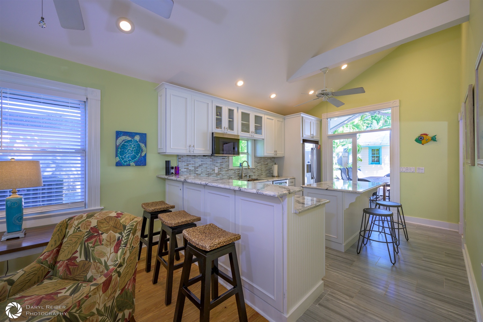 Full Kitchen with Breakfast Bar