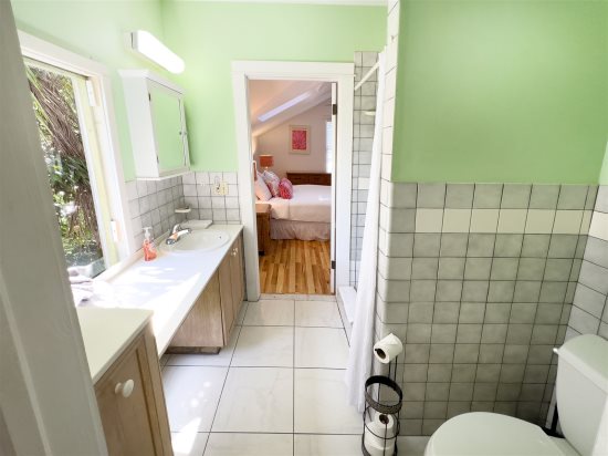 2nd Full Jack and Jill Bathroom on 3rd Floor