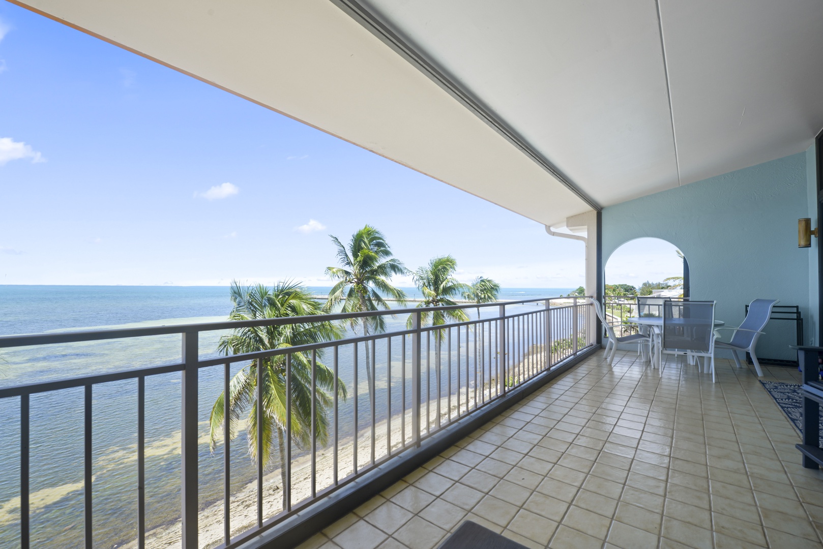 Key West Beach Club Paradise Penthouse #401 Private Balcony