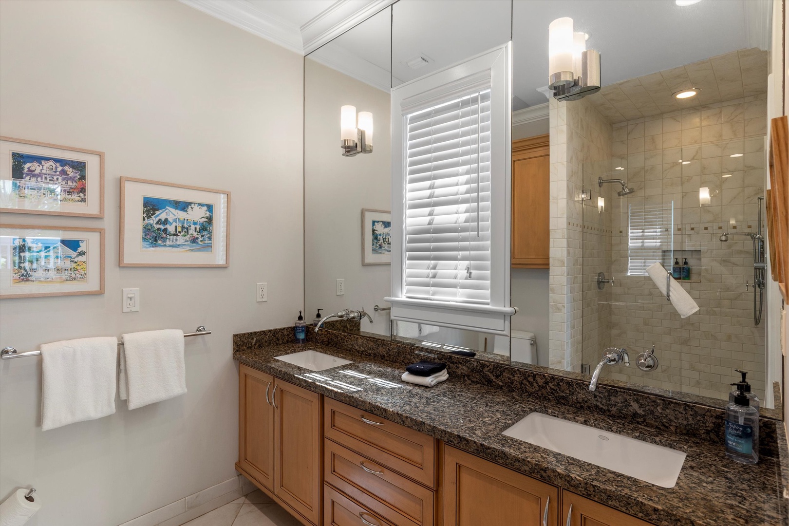 Main ensuite bathroom