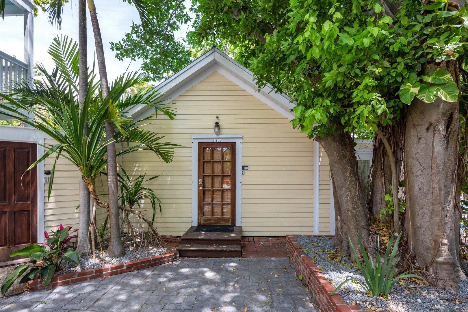 Villa Entrance to right Villa @ The Watson House Key West