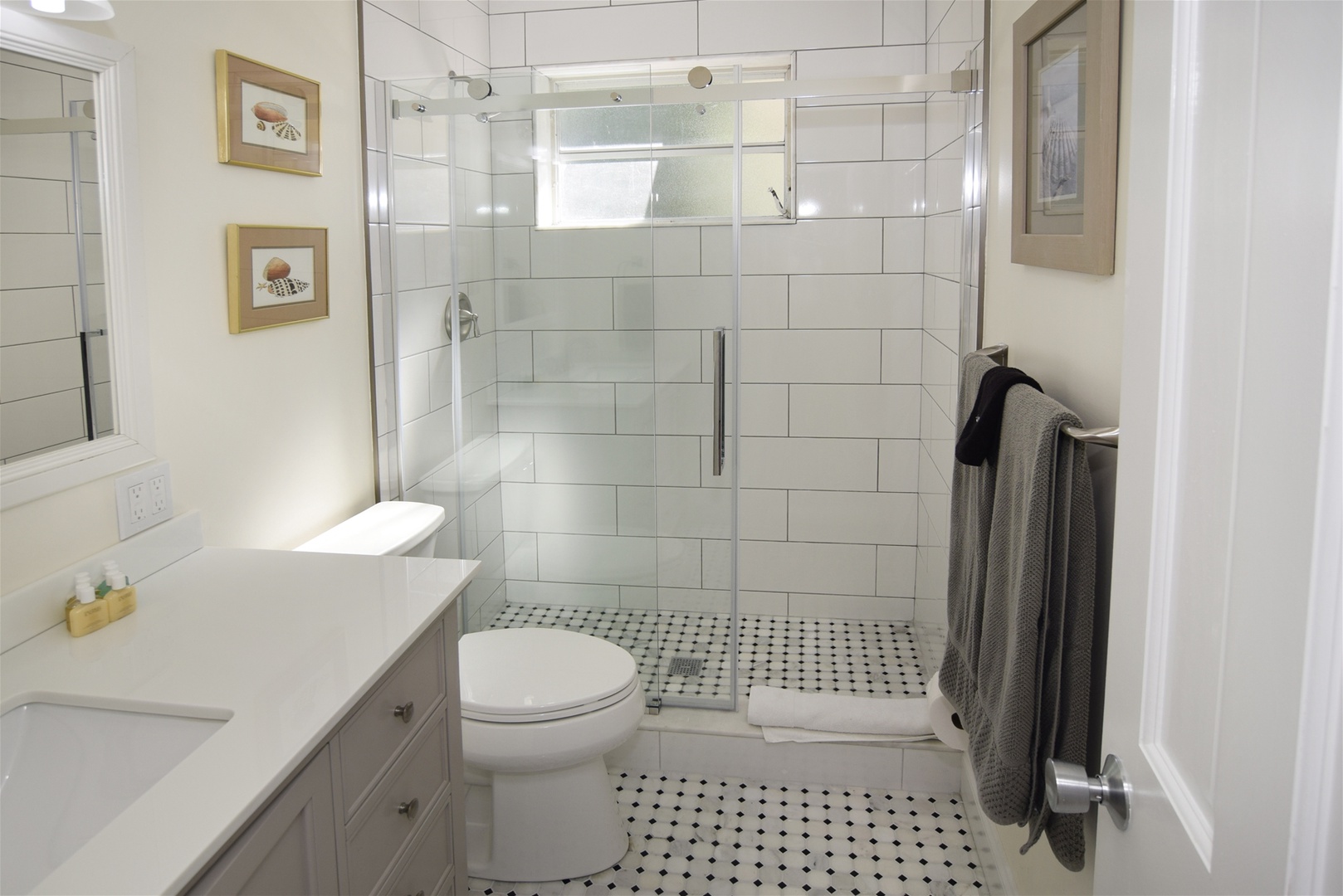 hall-bath