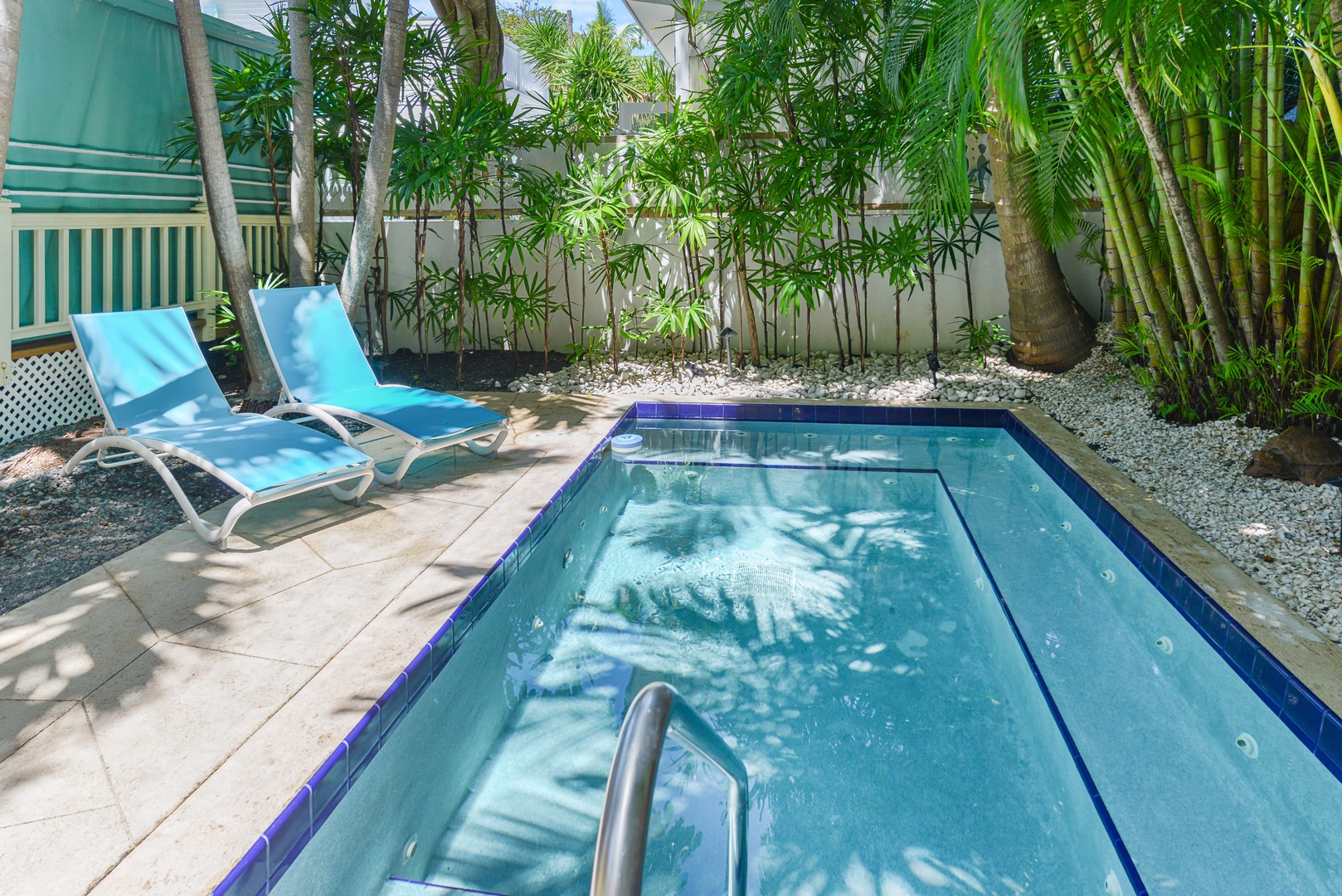 42_Poolside Hide-away