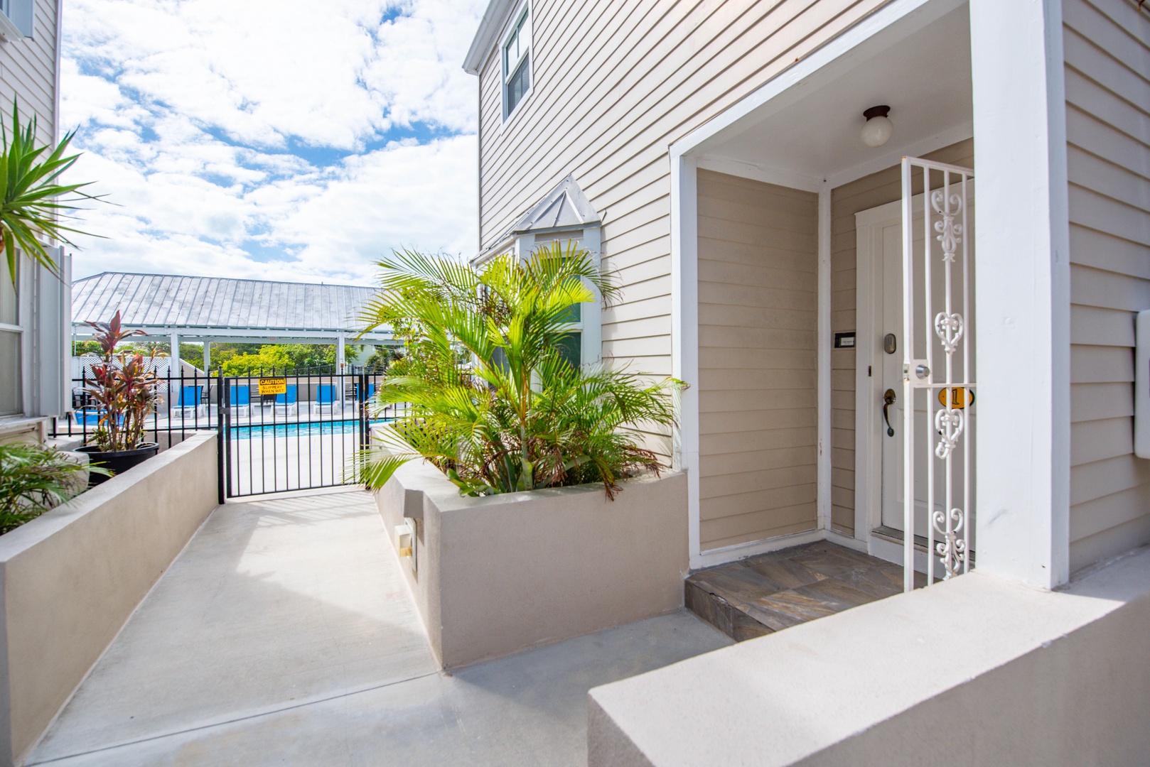 R1 Front of condo_1