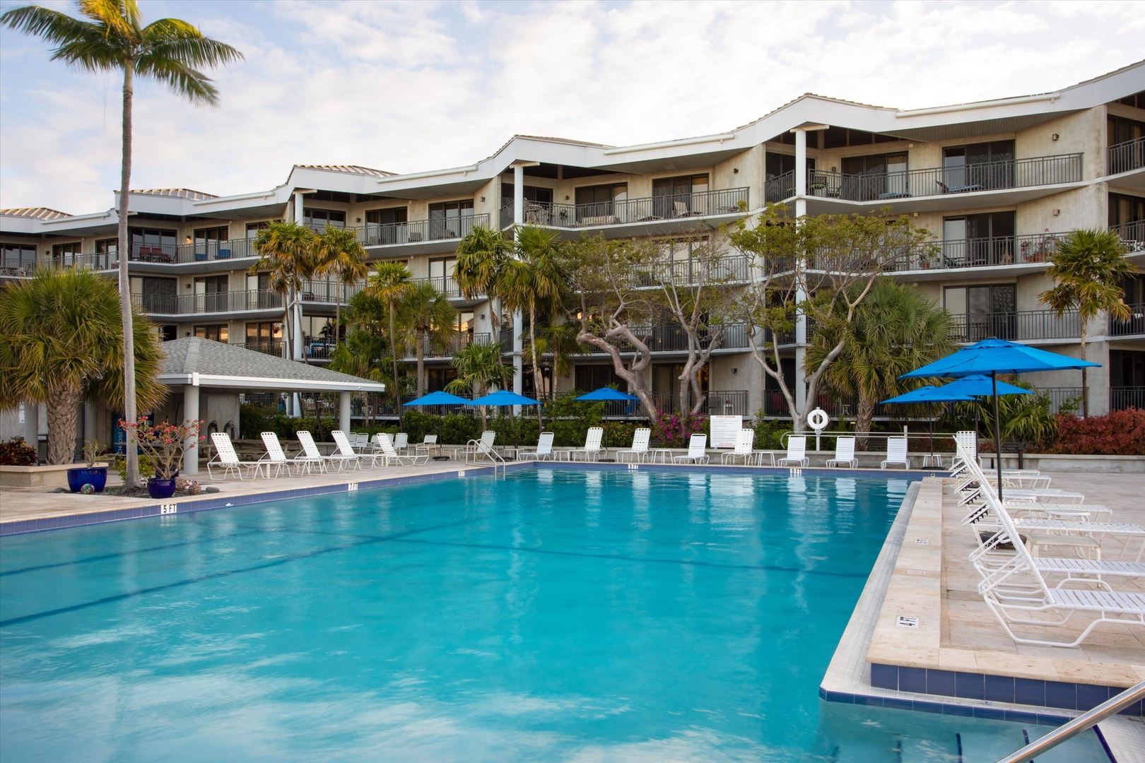 Large, Shared Pool Vista Fresco at 1800 Atlantic