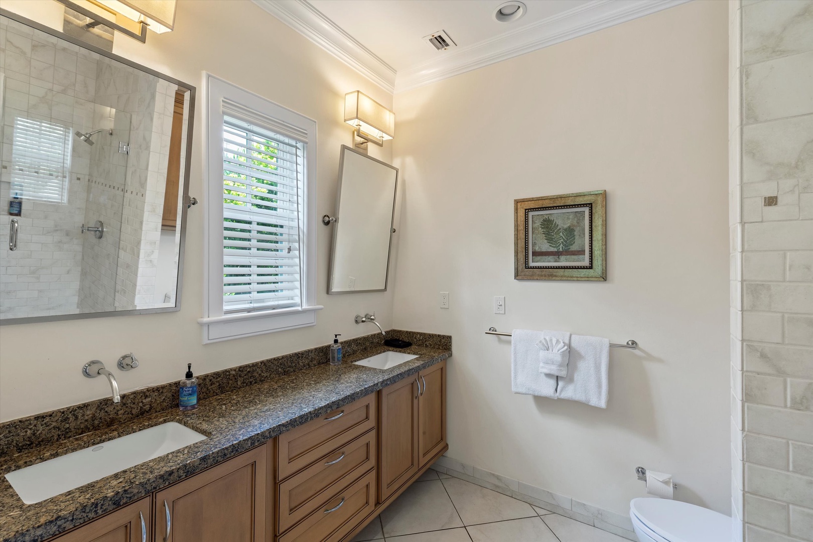 Main ensuite bathroom
