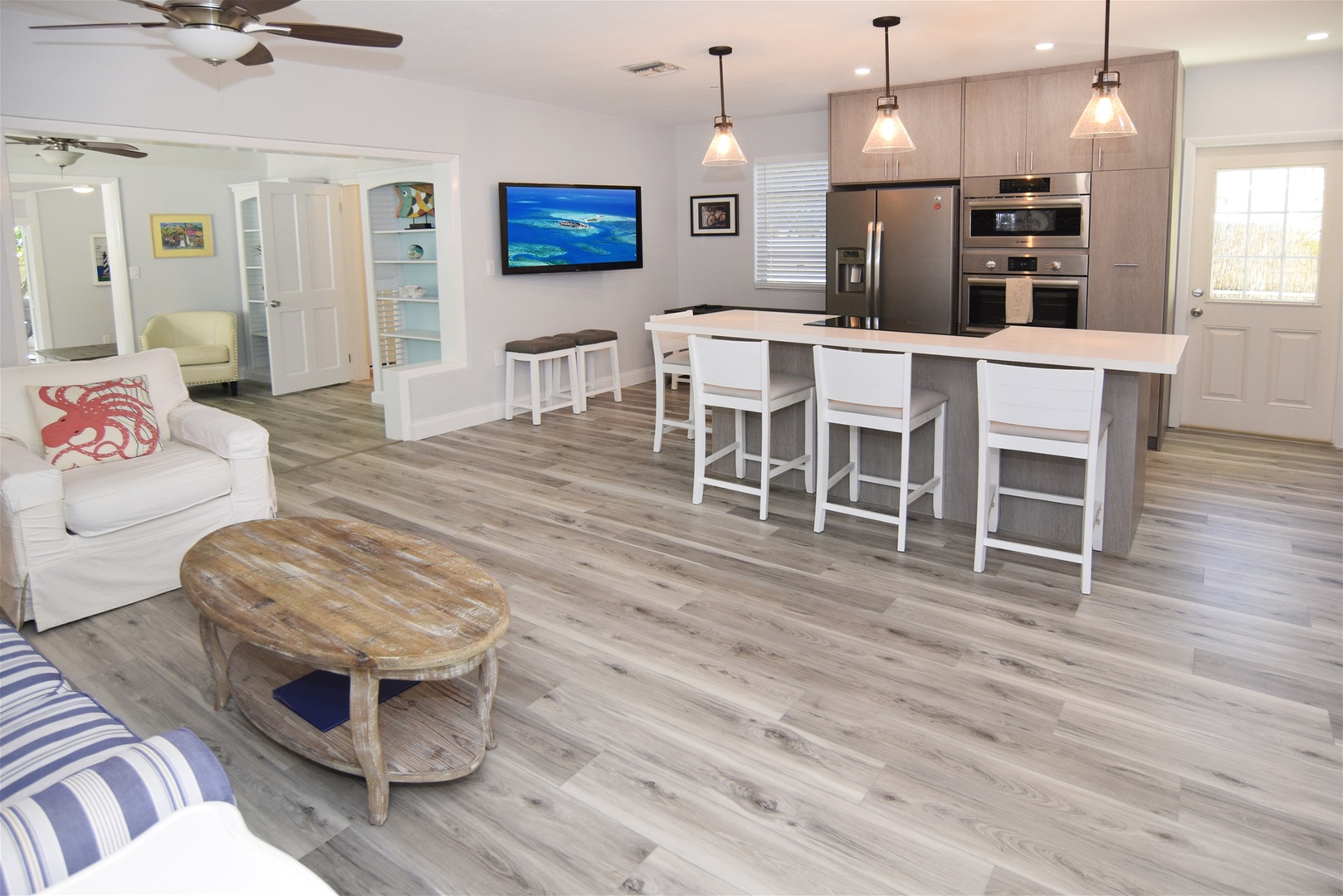living-kitchen-entry
