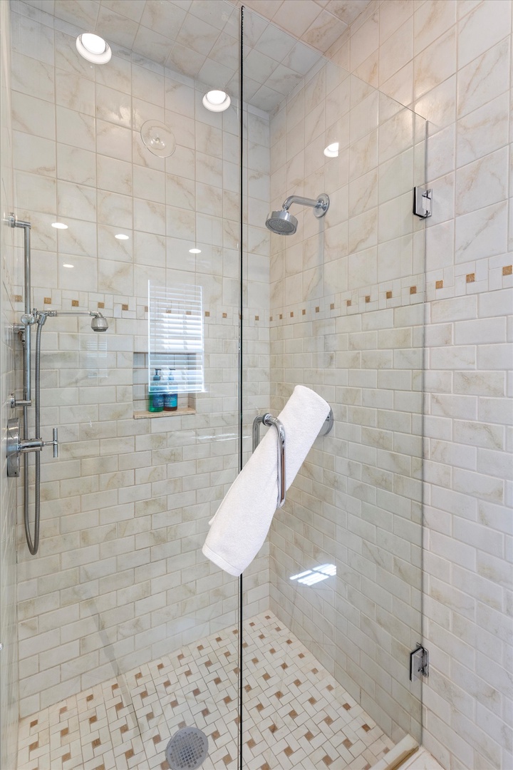 Main ensuite bathroom