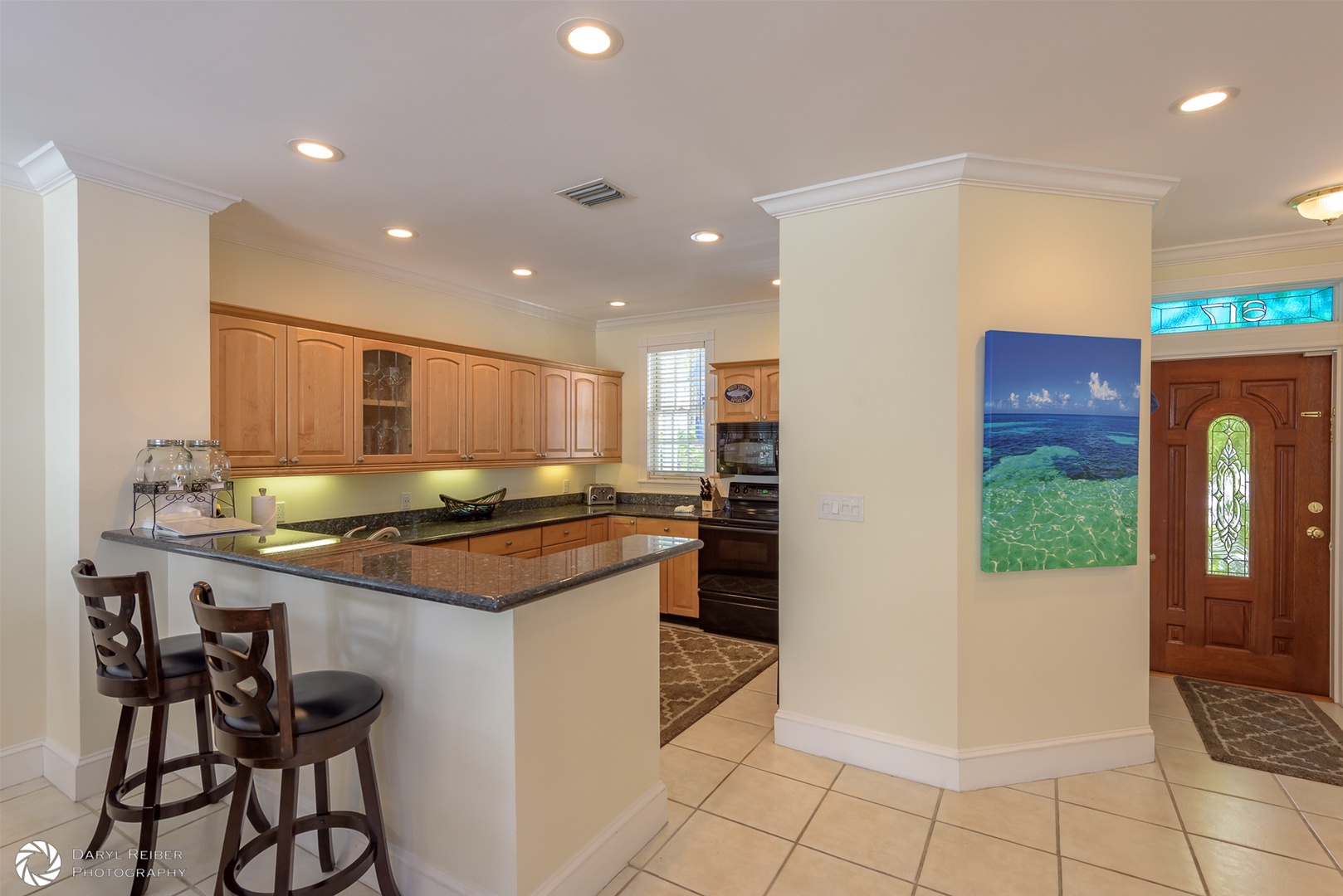 Kitchen with breakfast bar