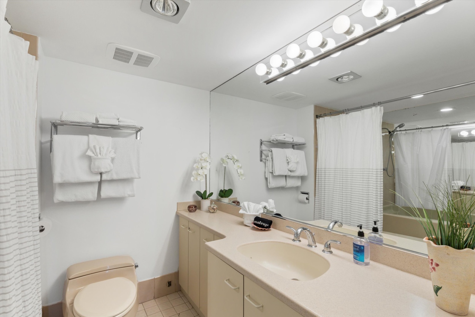 Primary ensuite bathroom