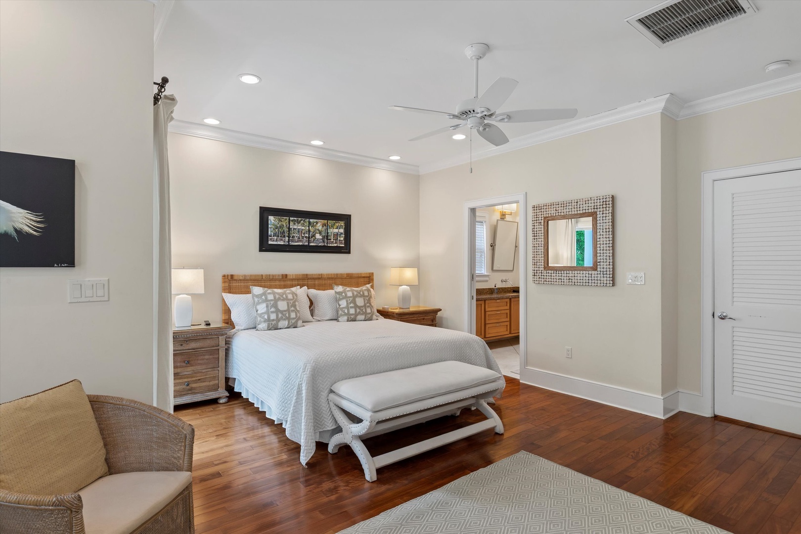 Upstairs main bedroom - King