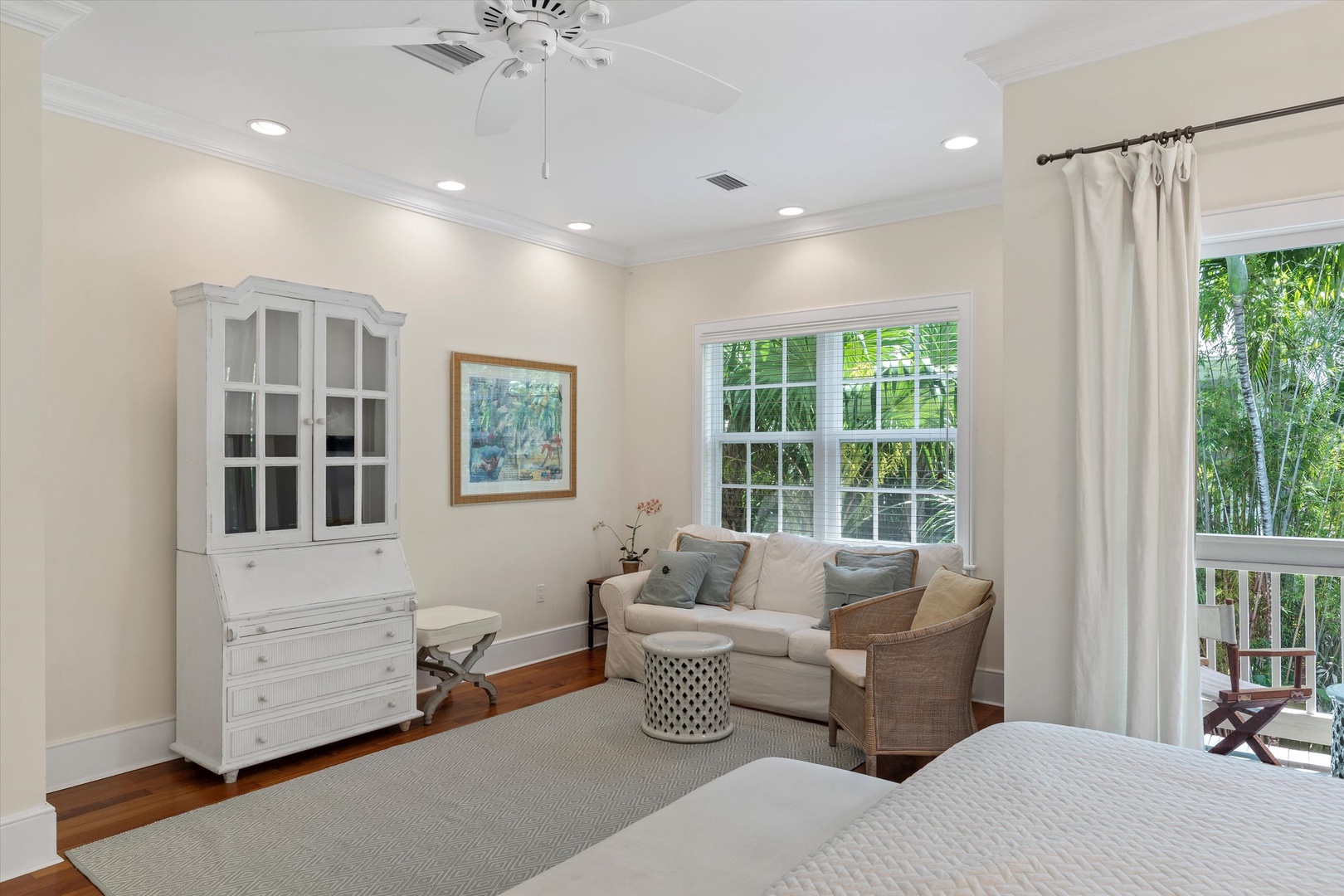 Upstairs main bedroom - King - with Sitting area