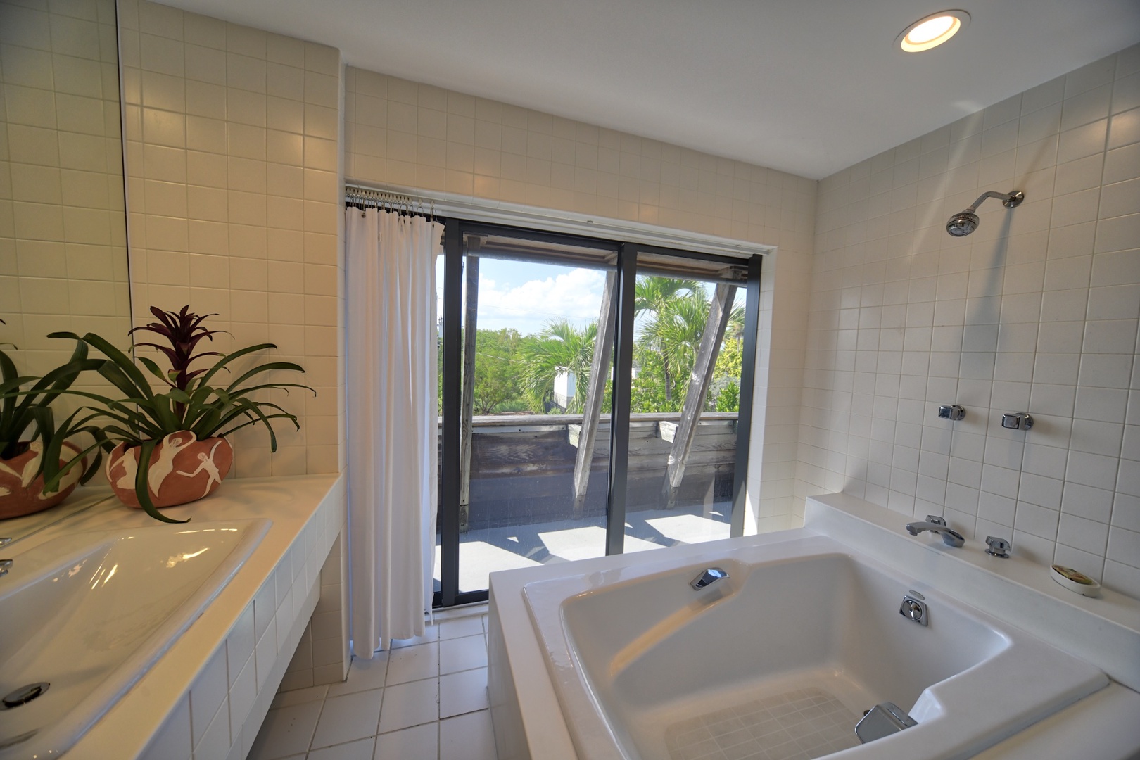 Jacuzzi tub Casa Atlantica One Bedroom