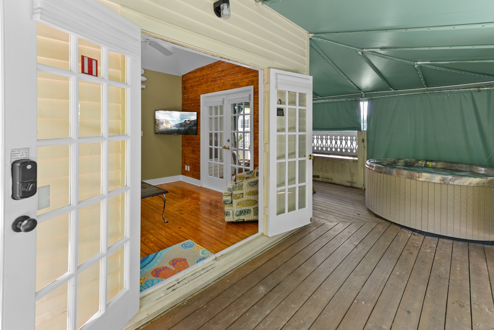 24_Poolside Hide-away